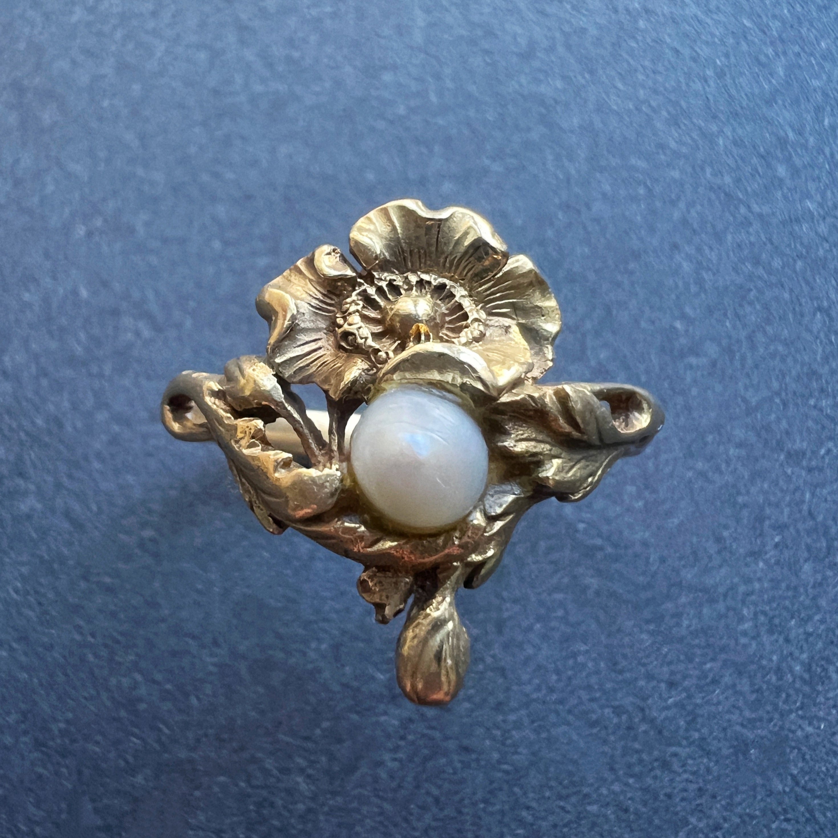 French Art Nouveau 18K gold natural pearl flower ring