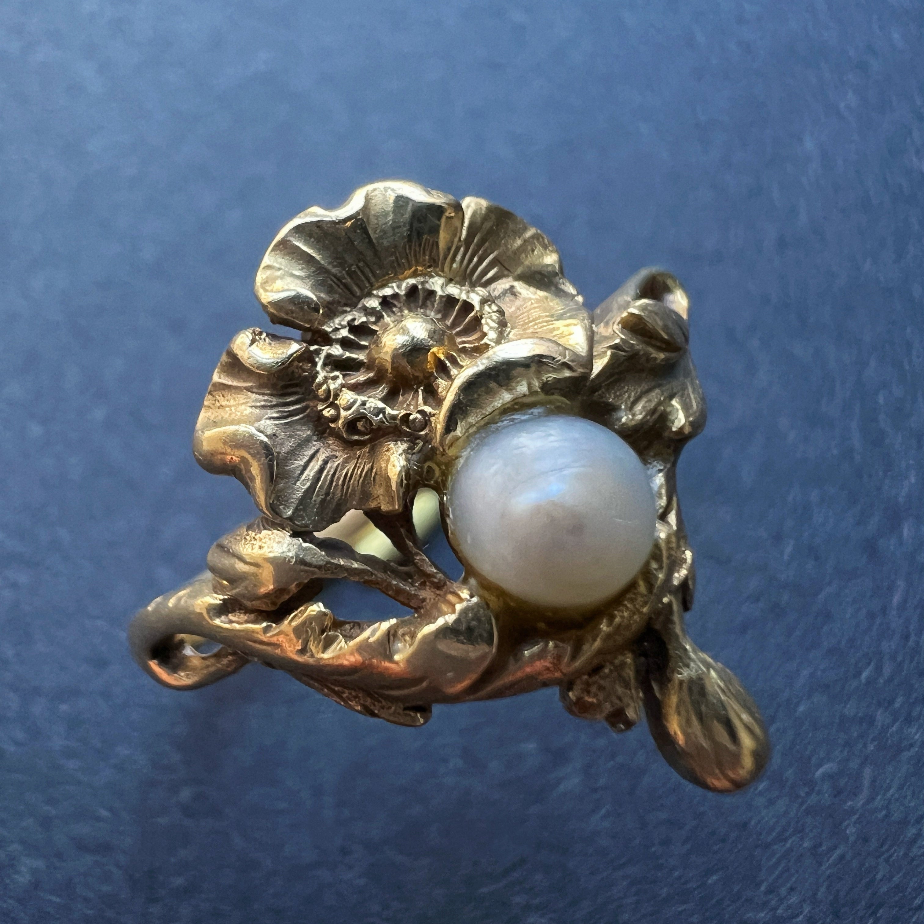 French Art Nouveau 18K gold natural pearl flower ring