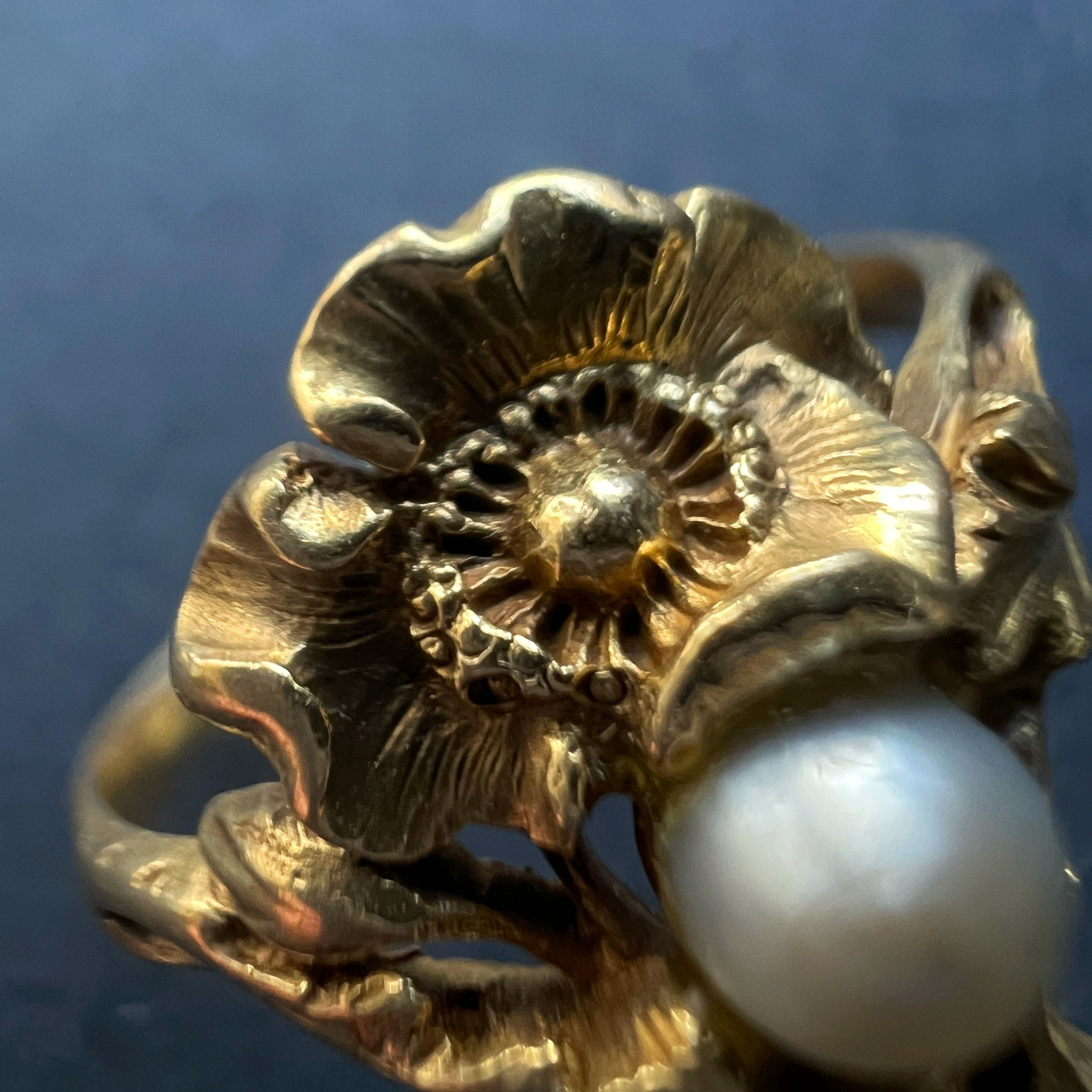 French Art Nouveau 18K gold natural pearl flower ring