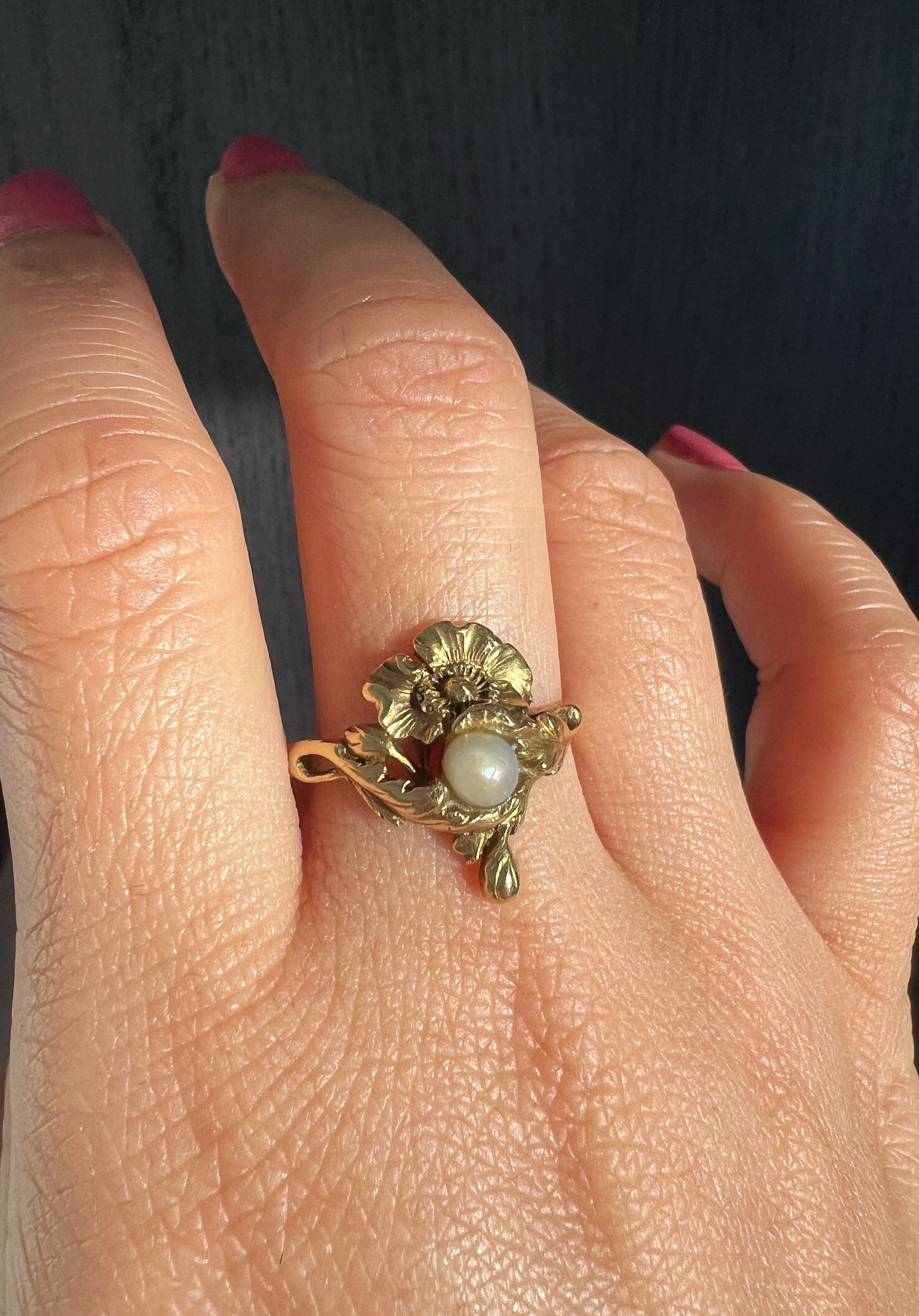 French Art Nouveau 18K gold natural pearl flower ring