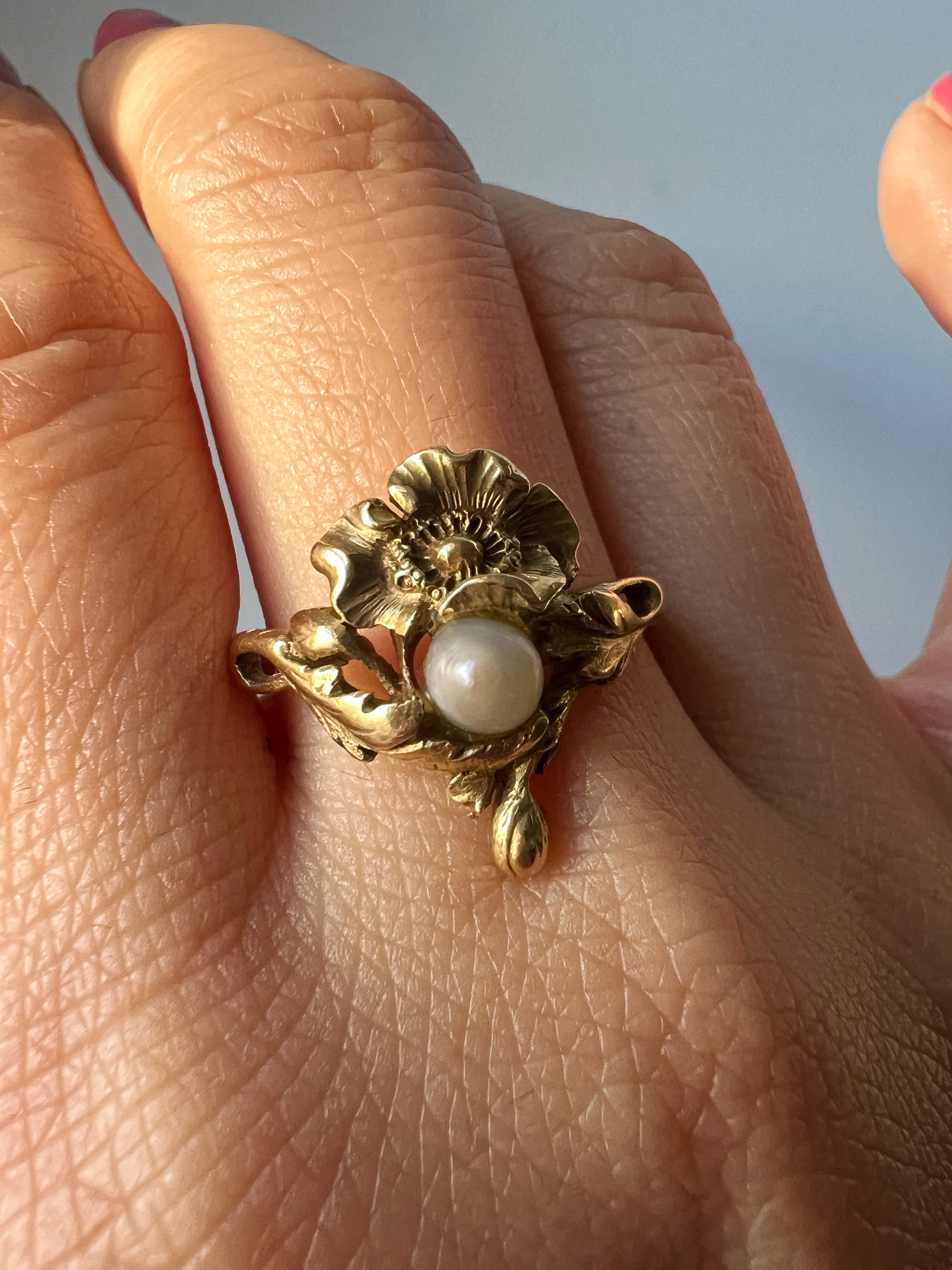 French Art Nouveau 18K gold natural pearl flower ring