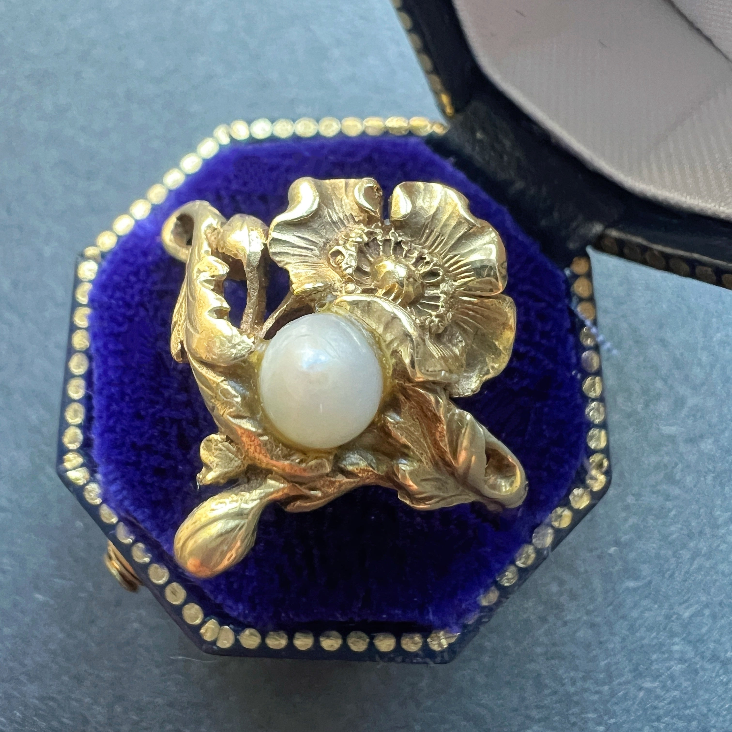 French Art Nouveau 18K gold natural pearl flower ring