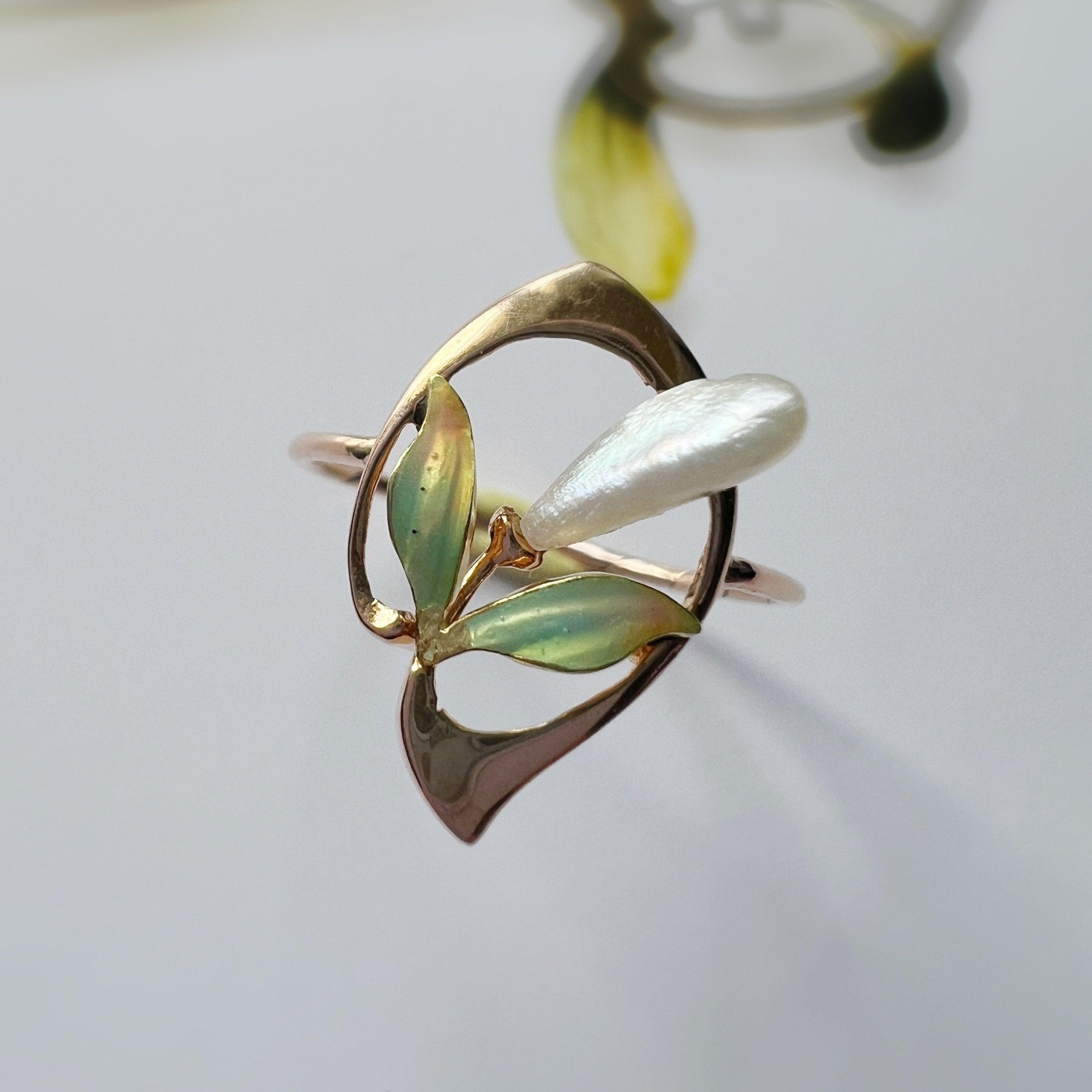 Art Nouveau 18K gold natural Mississippi pearl enamel flower ring - Curiously timeless