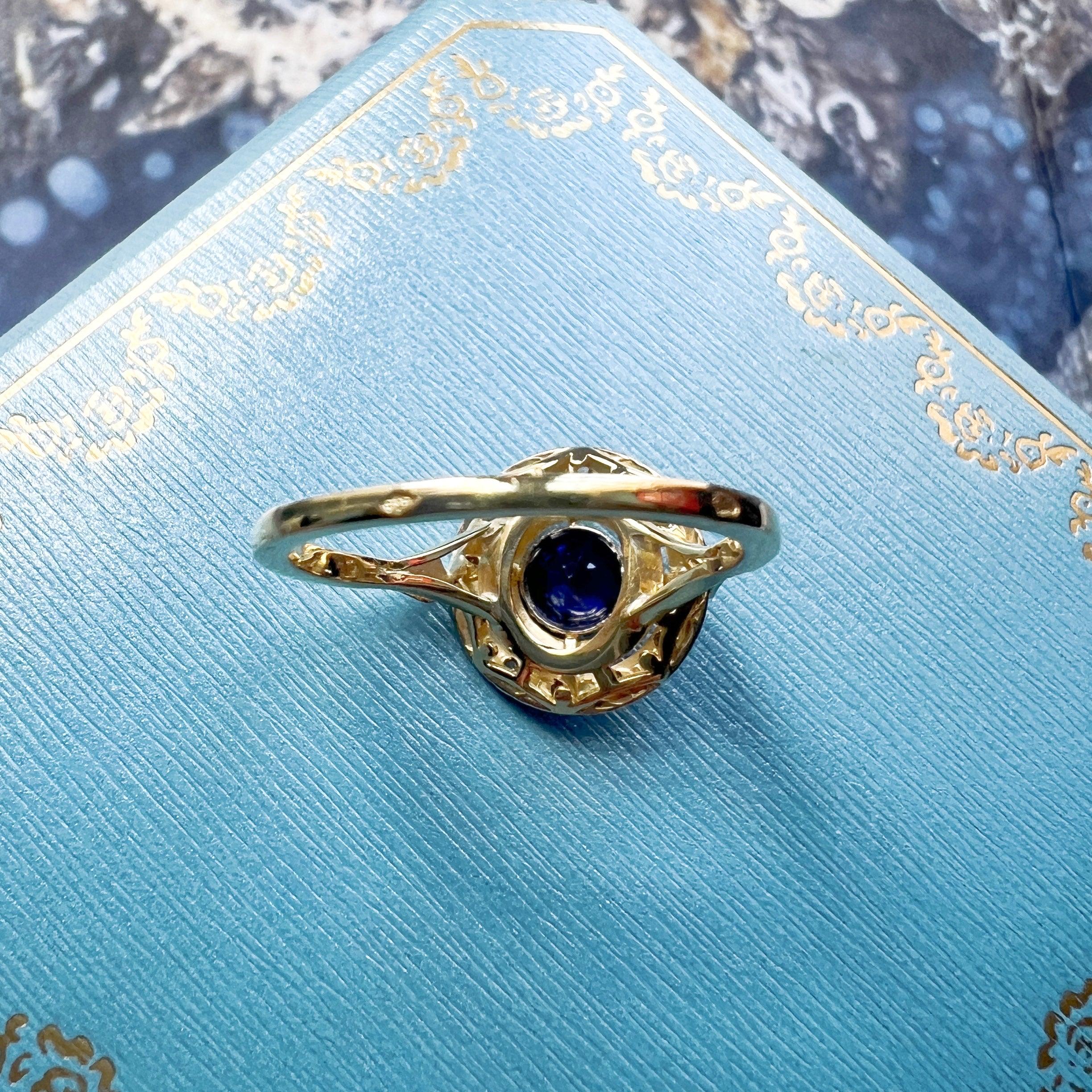 Antique 18K gold diamond blue sapphire ring - Curiously timeless