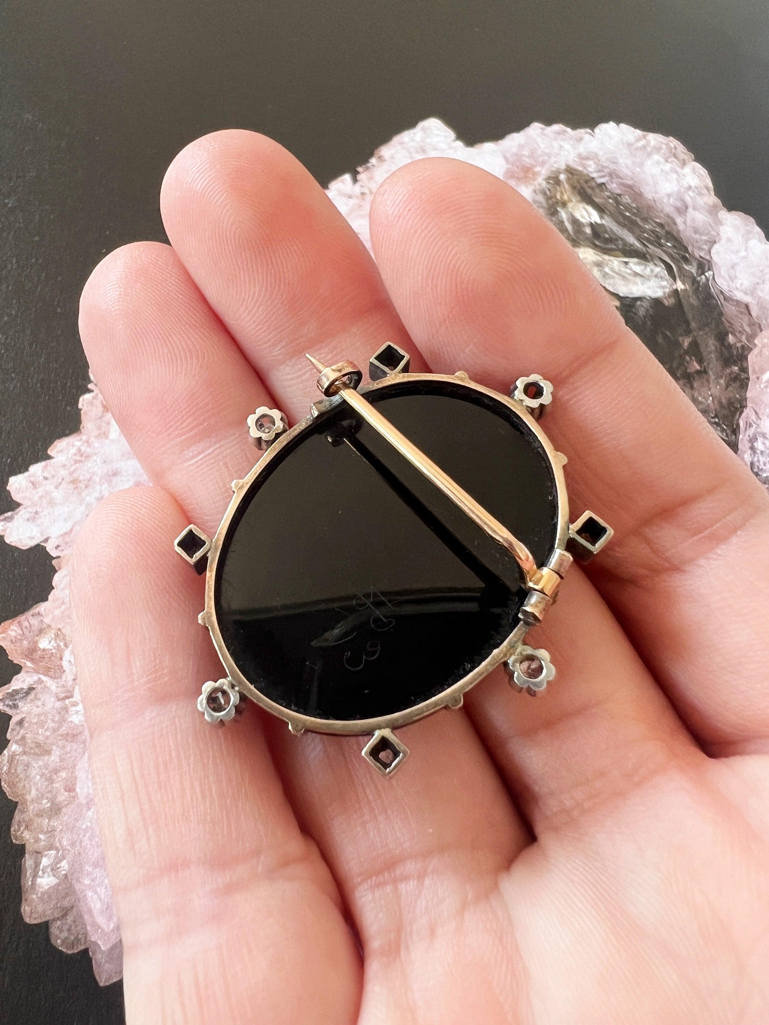 Victorian era 18K gold onyx diamond high relief cameo brooch - Curiously timeless