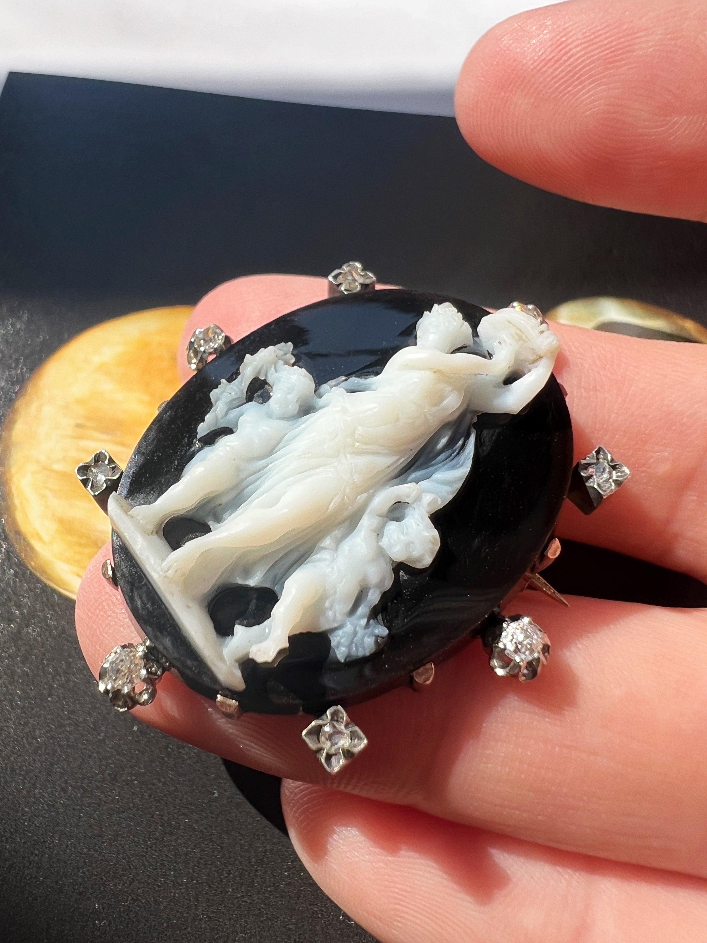 Victorian era 18K gold onyx diamond high relief cameo brooch - Curiously timeless