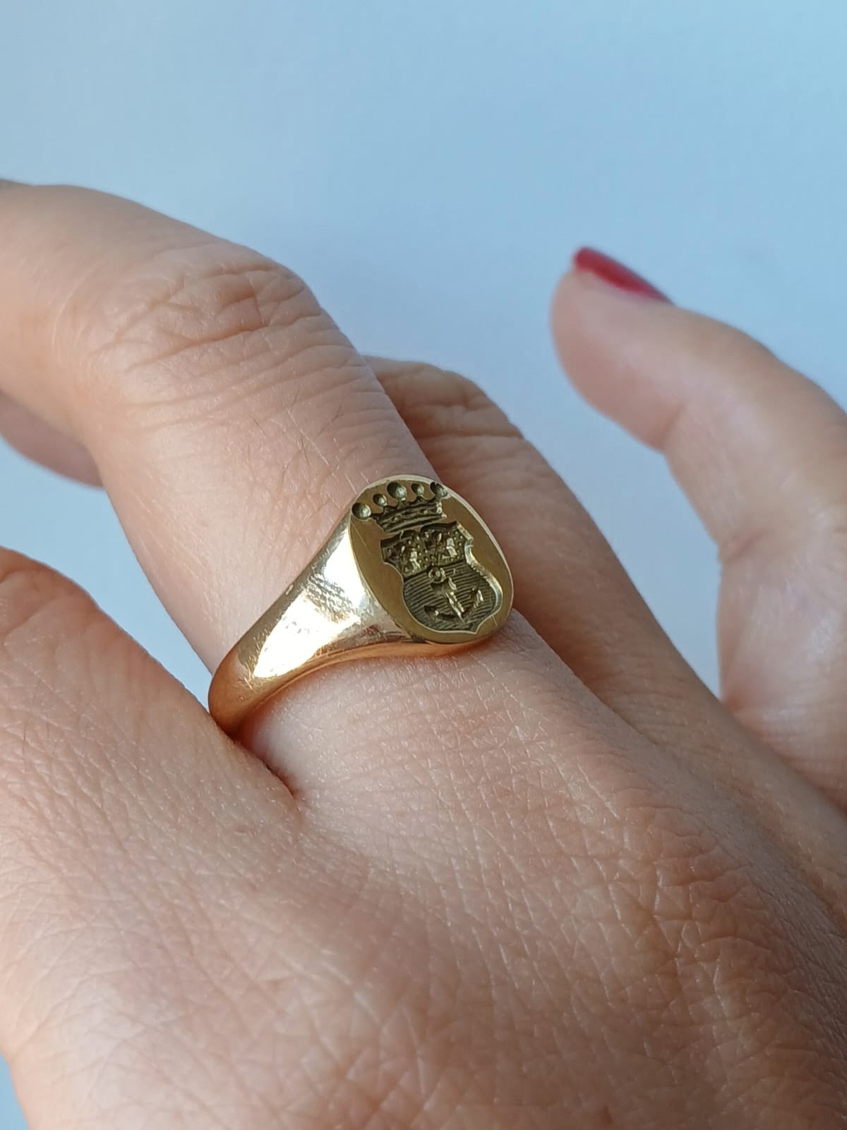 French antique 18K yellow gold signet ring with coat of arms