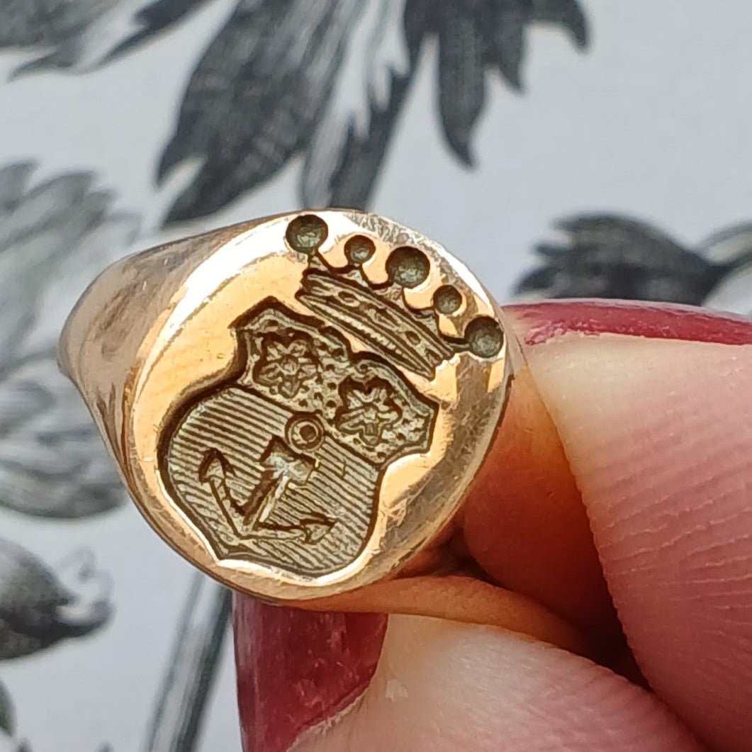 French antique 18K yellow gold signet ring with coat of arms