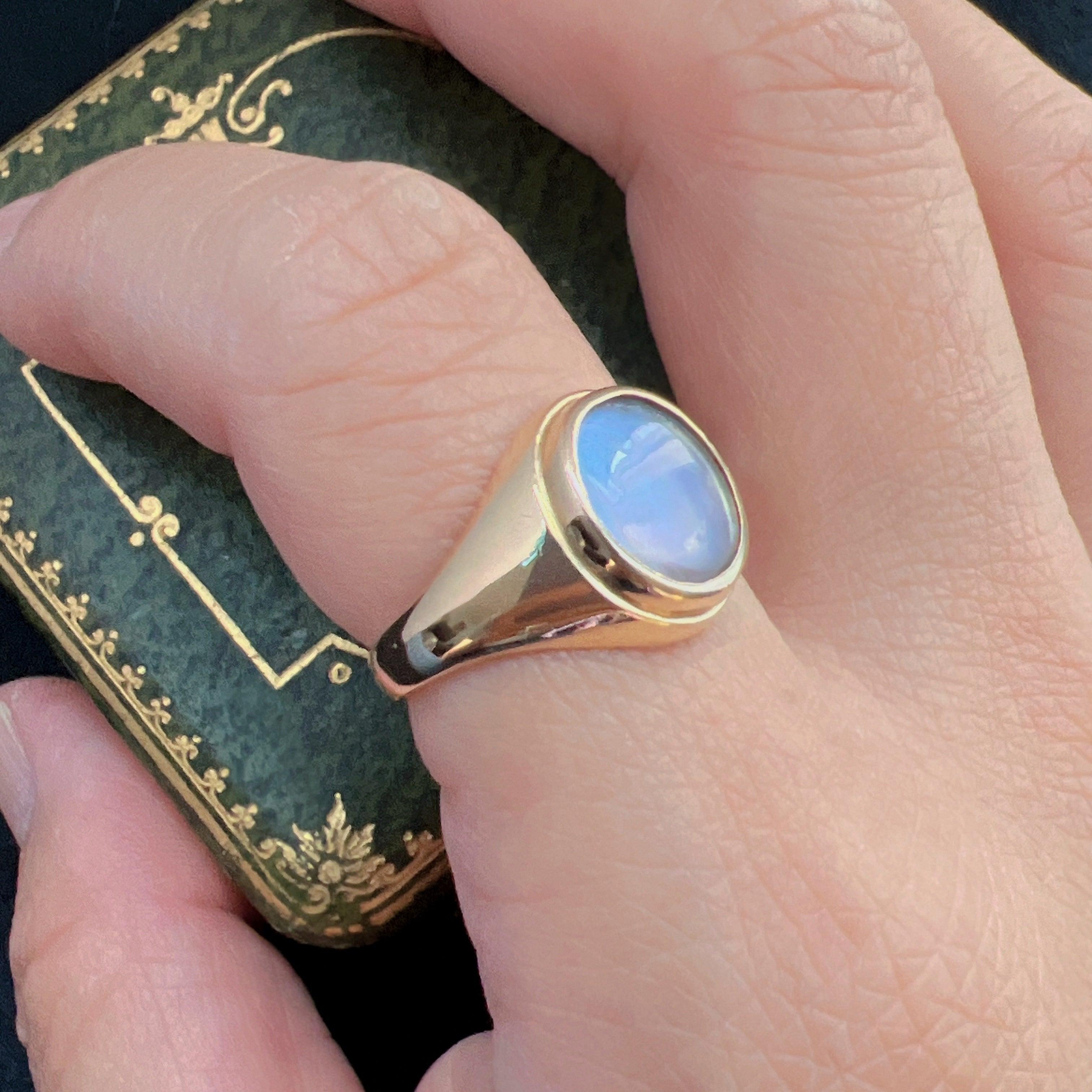 Antique French 18K gold moonstone signet ring - Curiously timeless