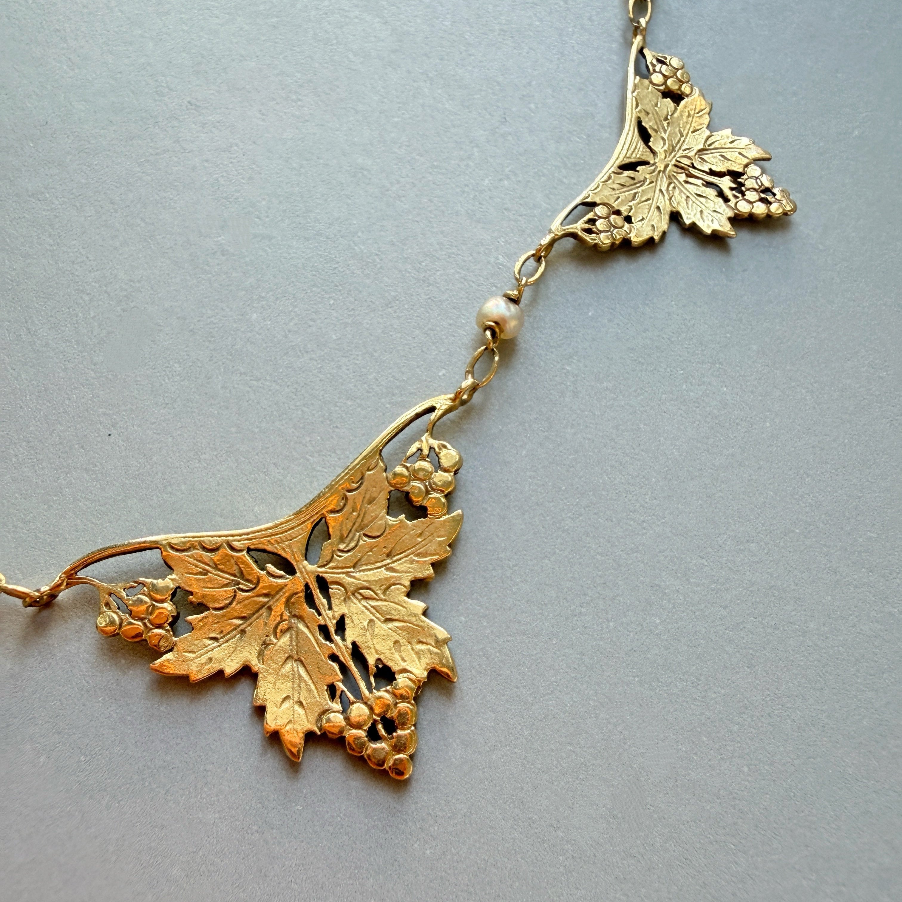 French Art Nouveau 18K yellow gold grapevine draperie necklace