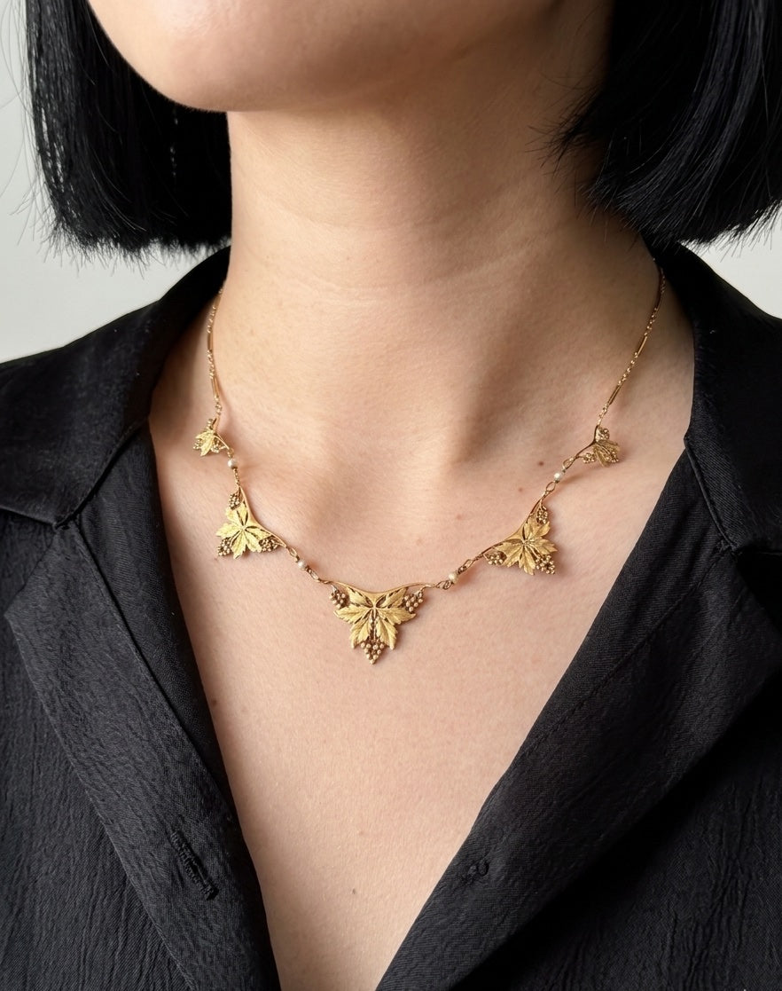 French Art Nouveau 18K yellow gold grapevine draperie necklace