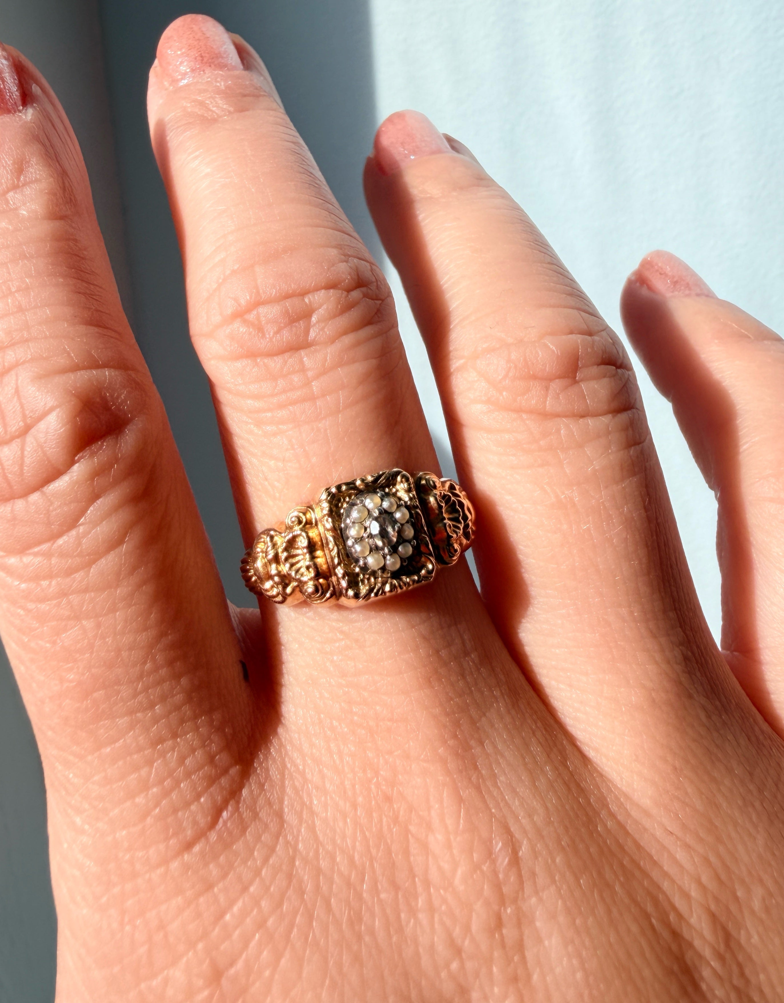 French antique Georgian 18K Gold Shell Pearl & Diamond Ring