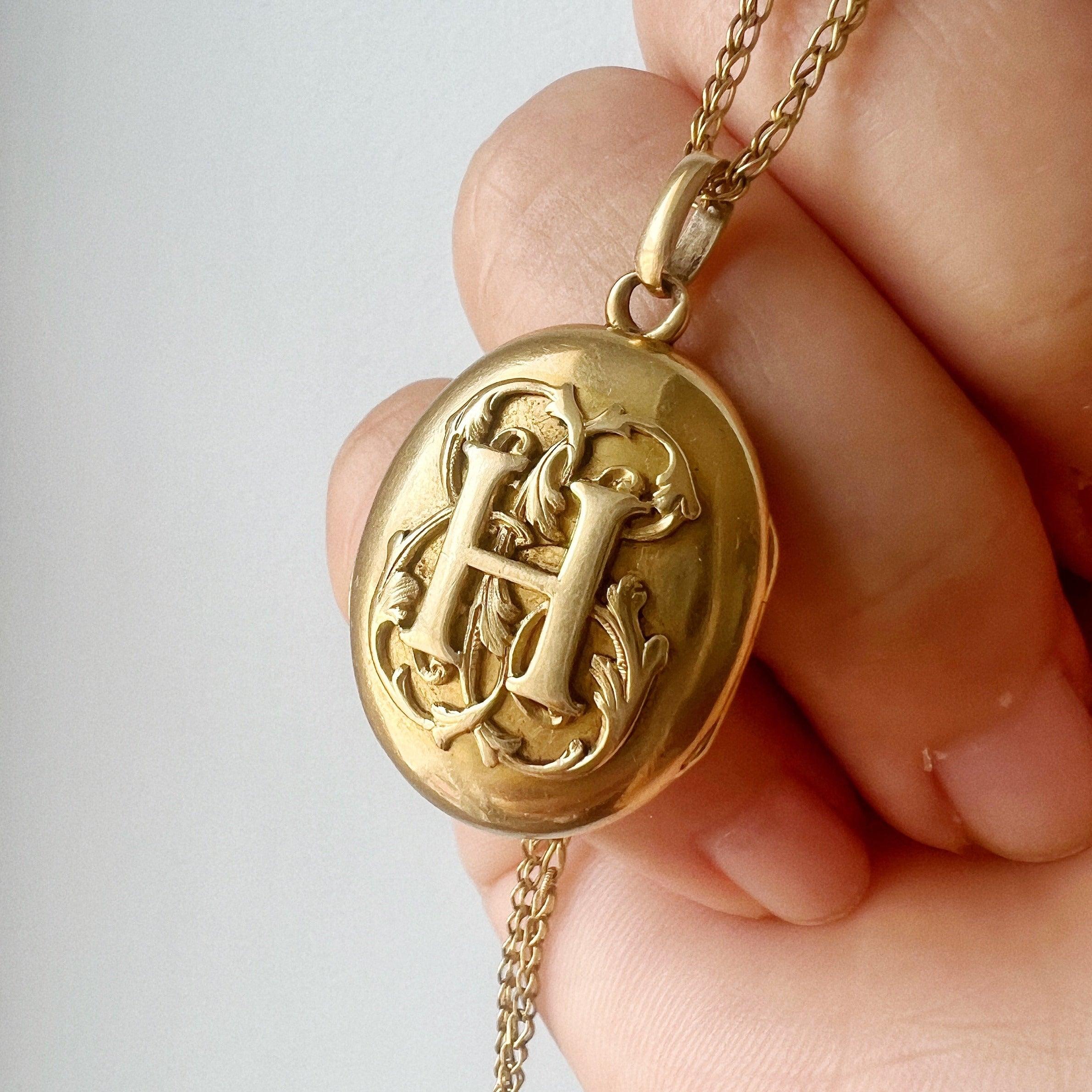 Victorian era 18K gold « H » letter monogram locket pendant - Curiously timeless