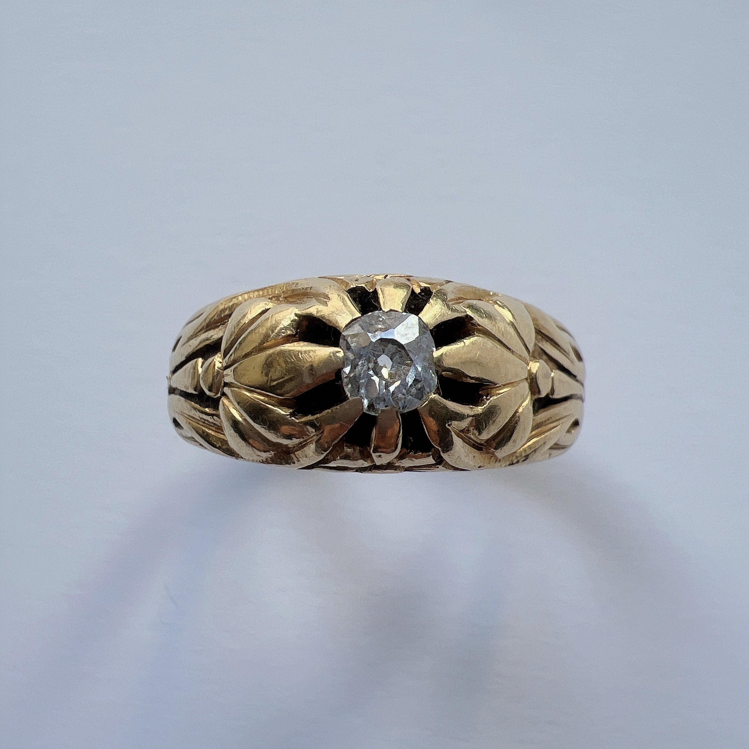 Antique 18K Gold Diamond Band Ring - Curiously timeless