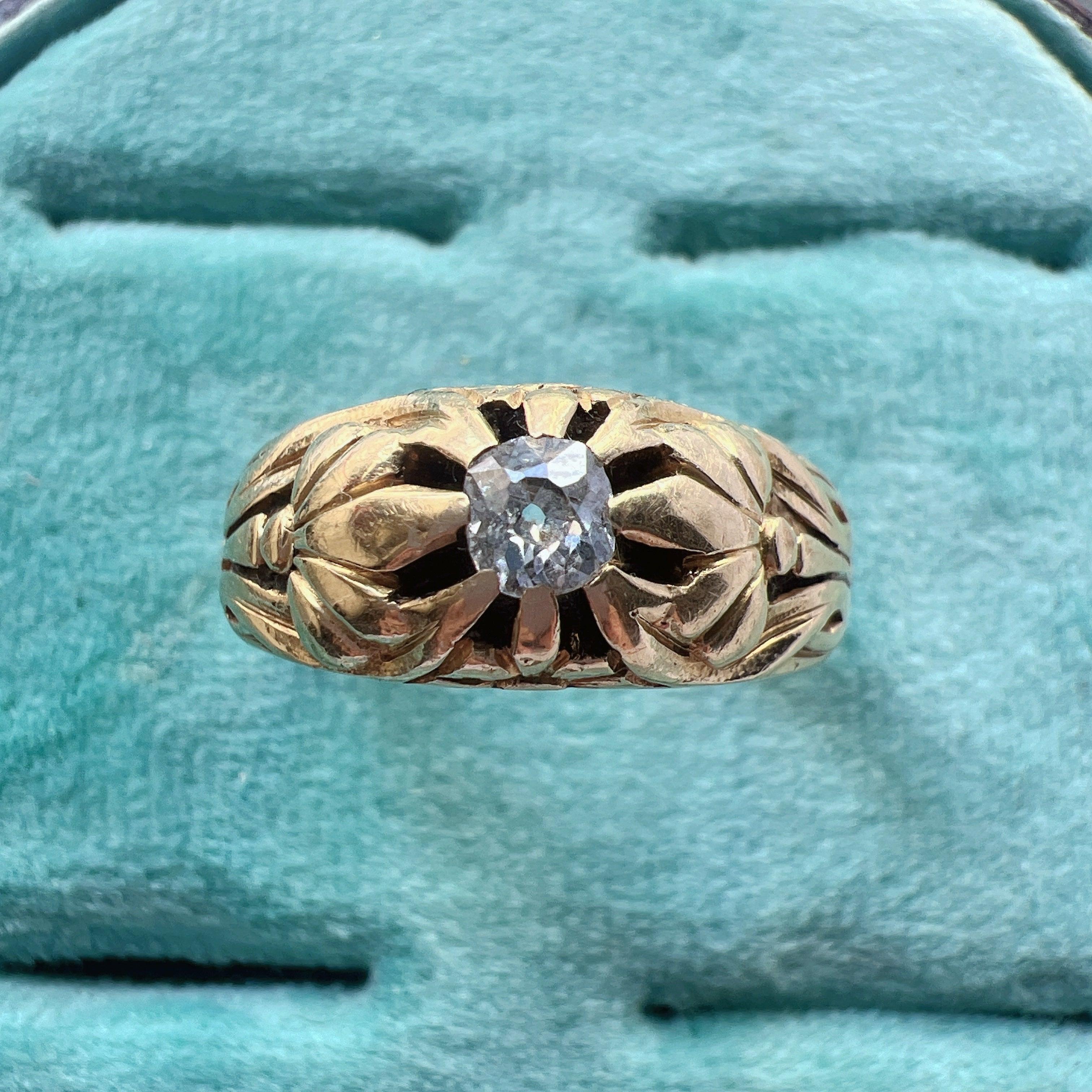 Antique 18K Gold Diamond Band Ring - Curiously timeless