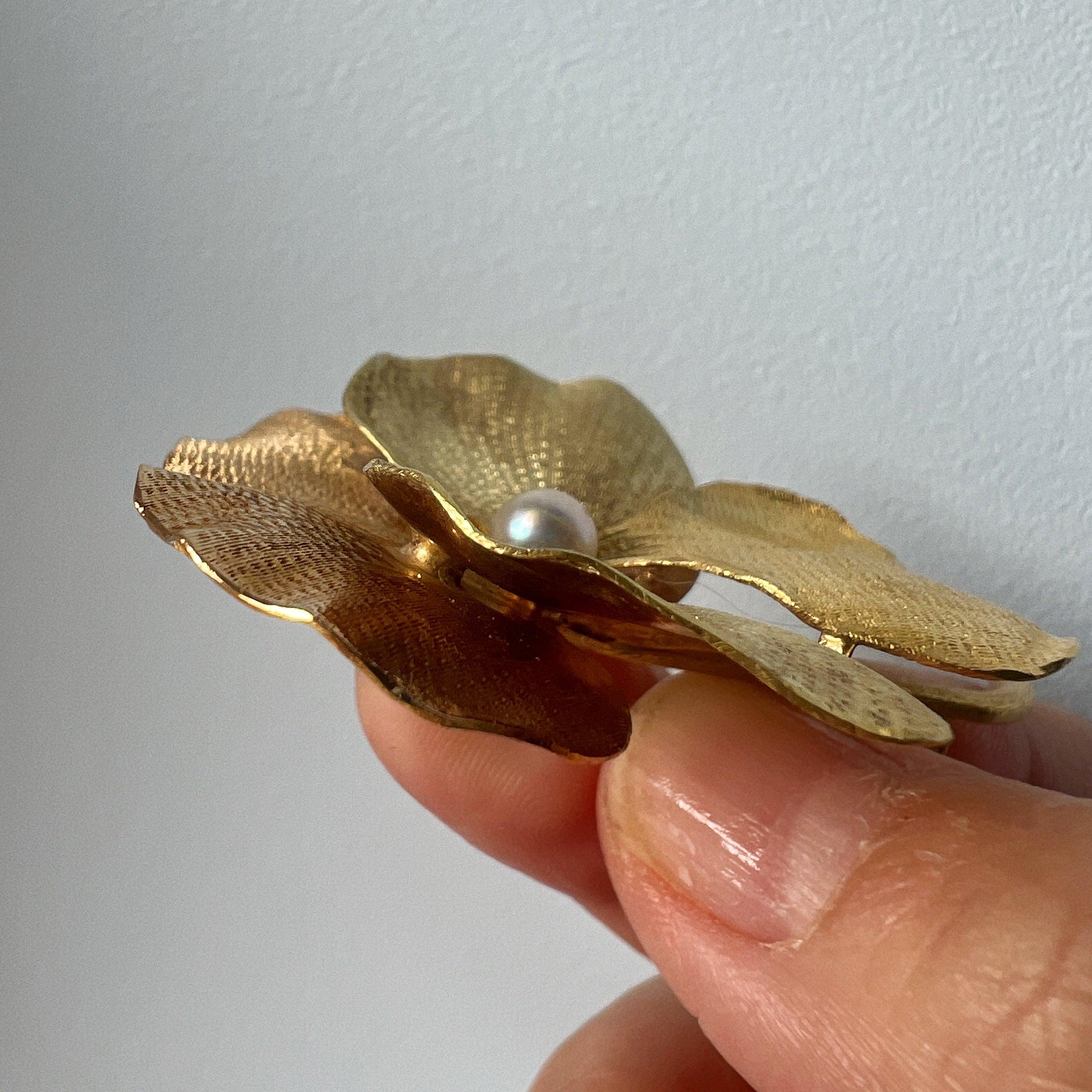 Magnificent & large 18k plain gold pearl Pansy flower brooch - Curiously timeless