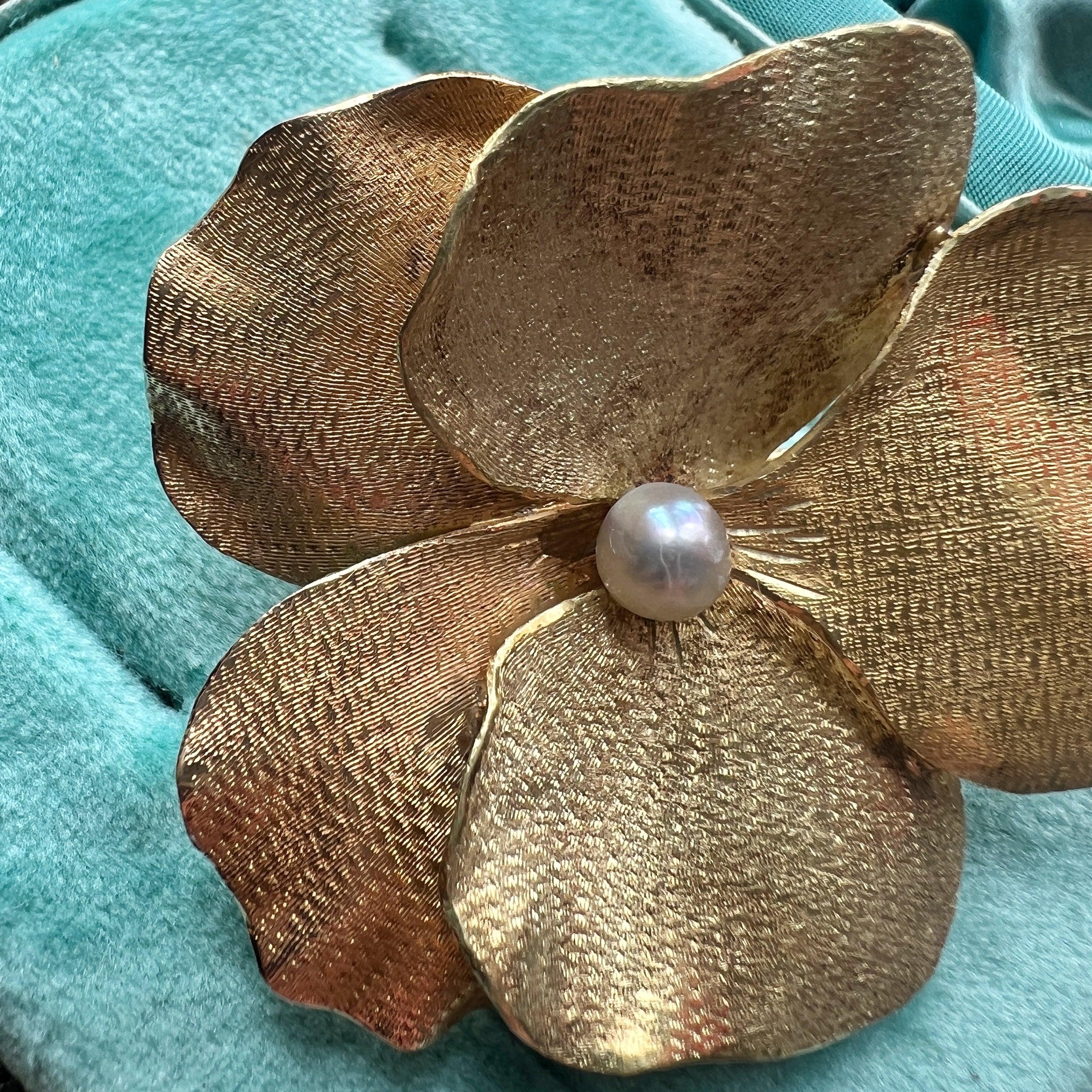 Magnificent & large 18k plain gold pearl Pansy flower brooch - Curiously timeless