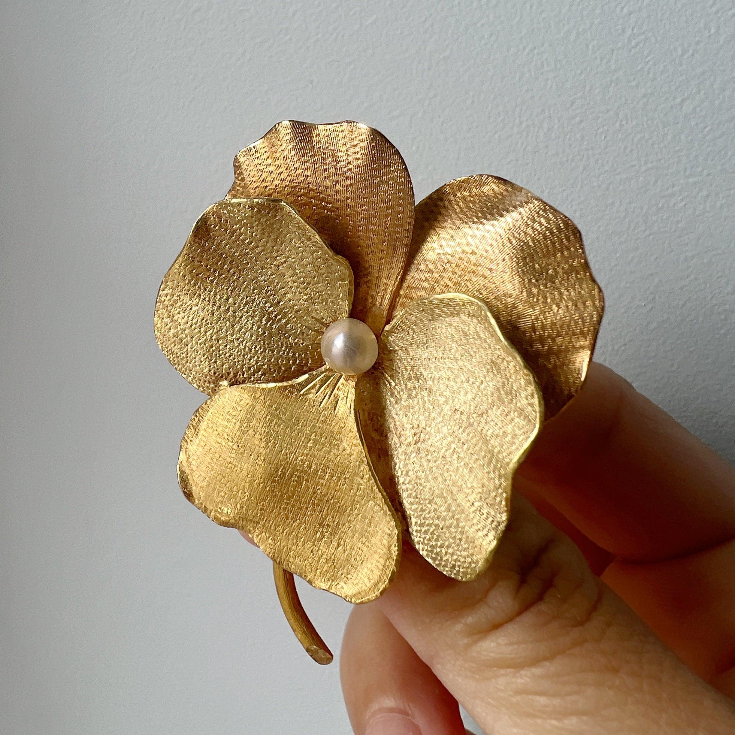 Magnificent & large 18k plain gold pearl Pansy flower brooch - Curiously timeless