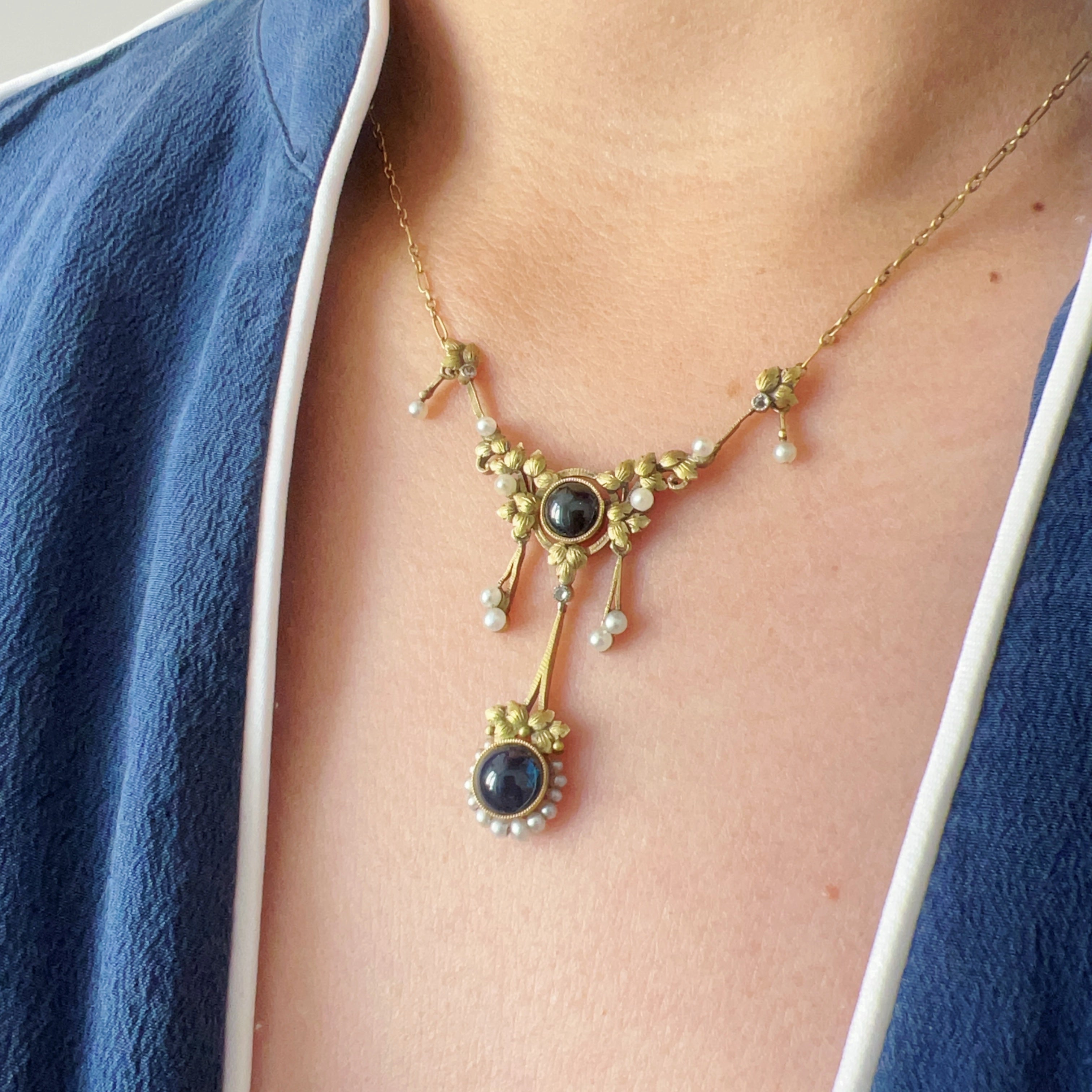 Art Nouveau 18K Gold Blue Sapphires Flower necklace