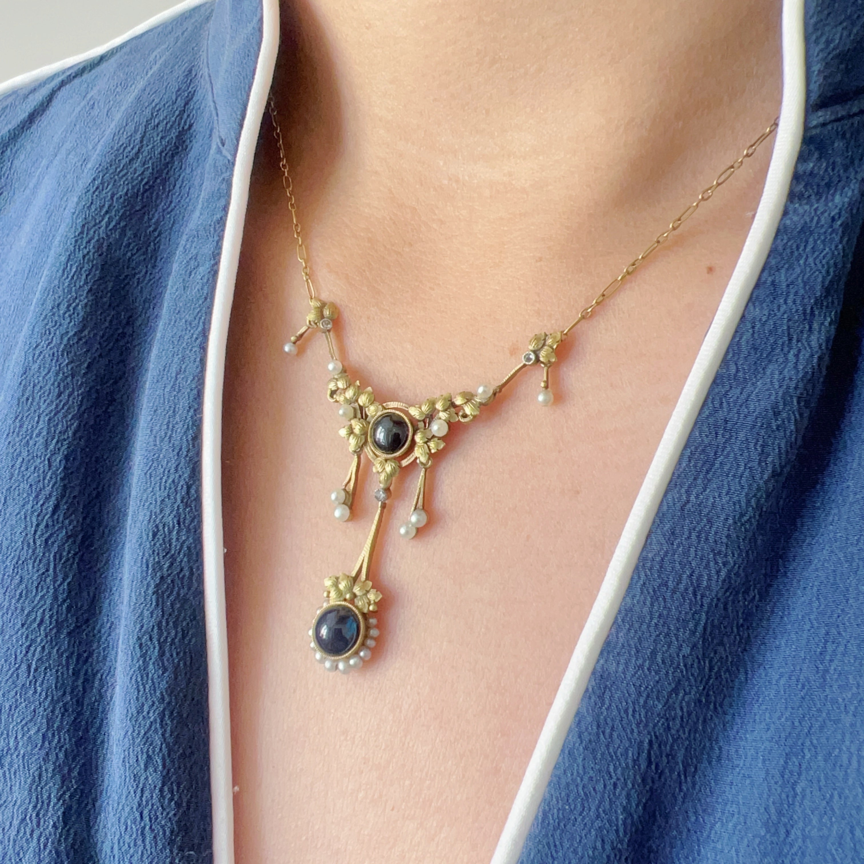 Art Nouveau 18K Gold Blue Sapphires Flower necklace