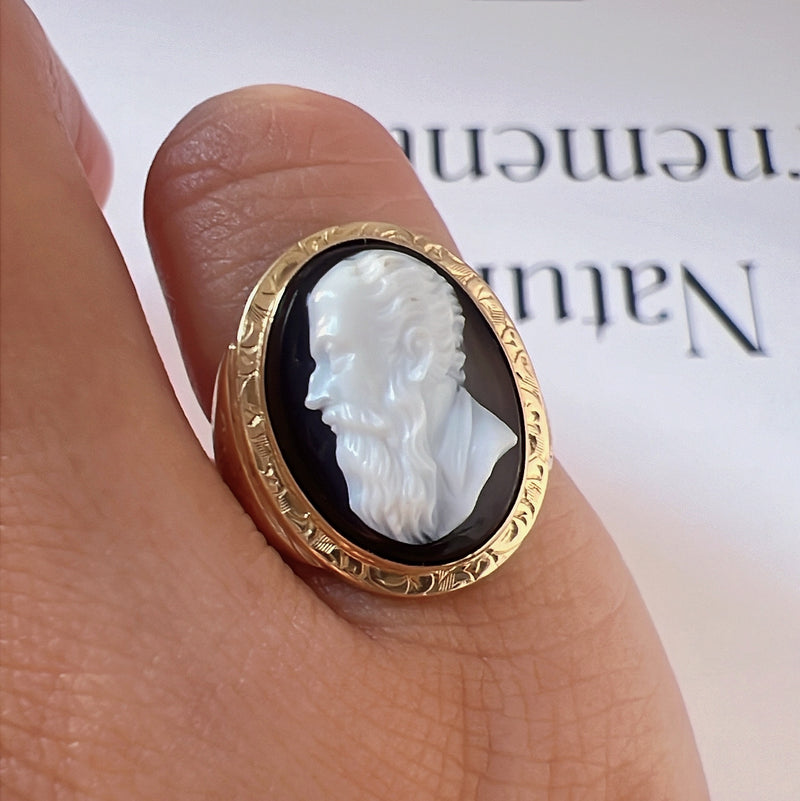 Antique 18K gold onyx cameo signet ring of Michelangelo