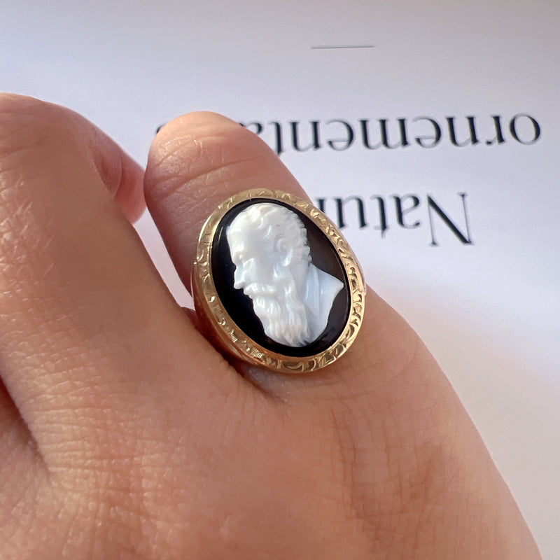 Antique 18K gold onyx cameo signet ring of Michelangelo