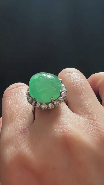 French vintage 18k white gold 19ct emerald diamond ring