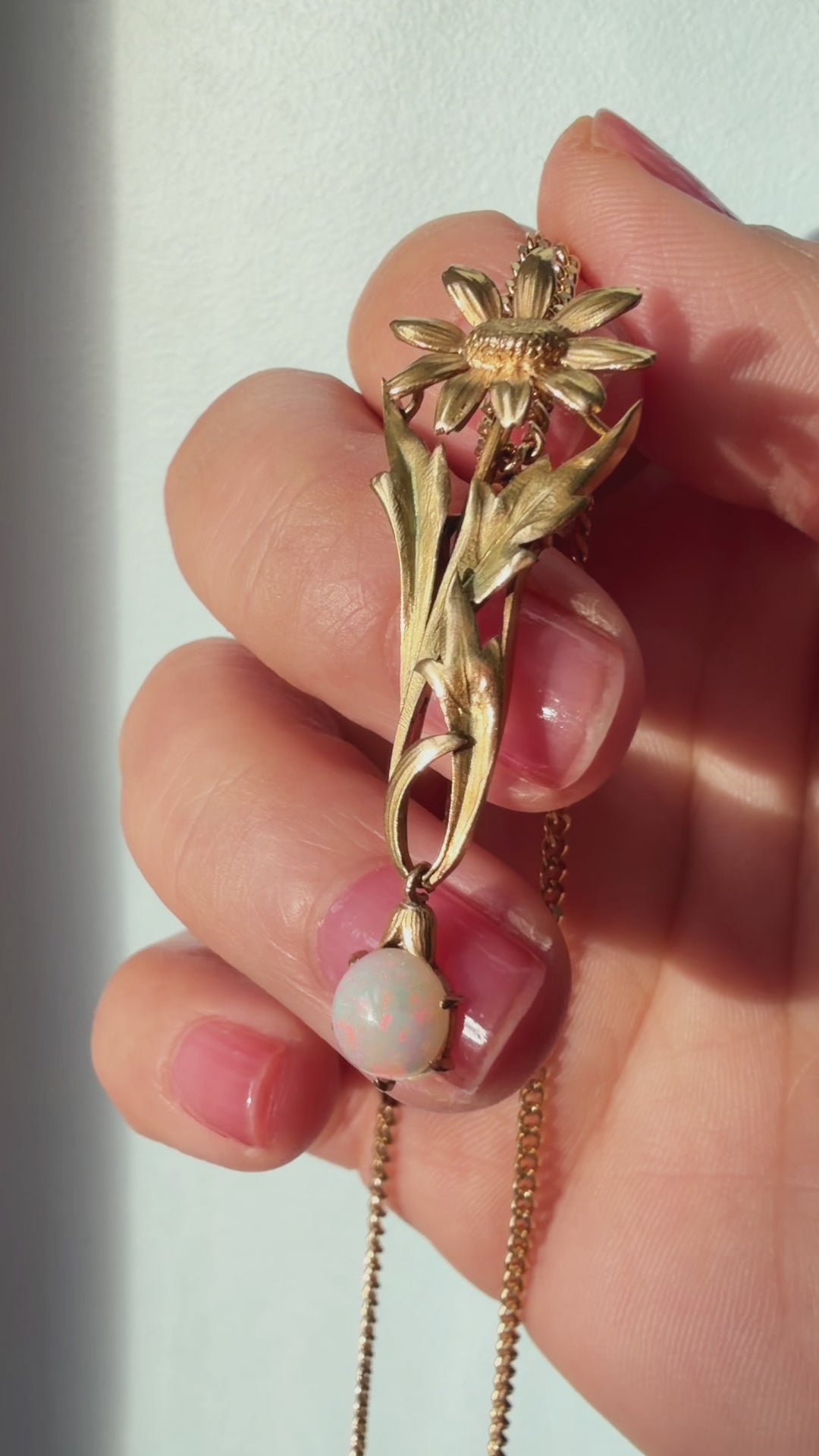 Art Nouveau era 18K gold opal daisy flower pendant