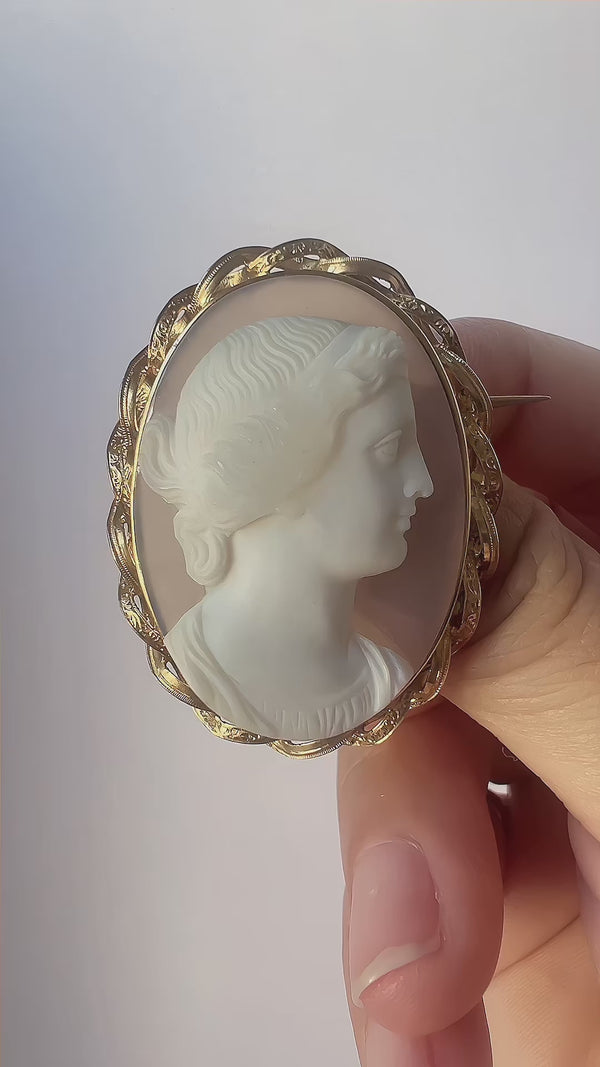 Victorian 18K Gold Agate Cameo Brooch