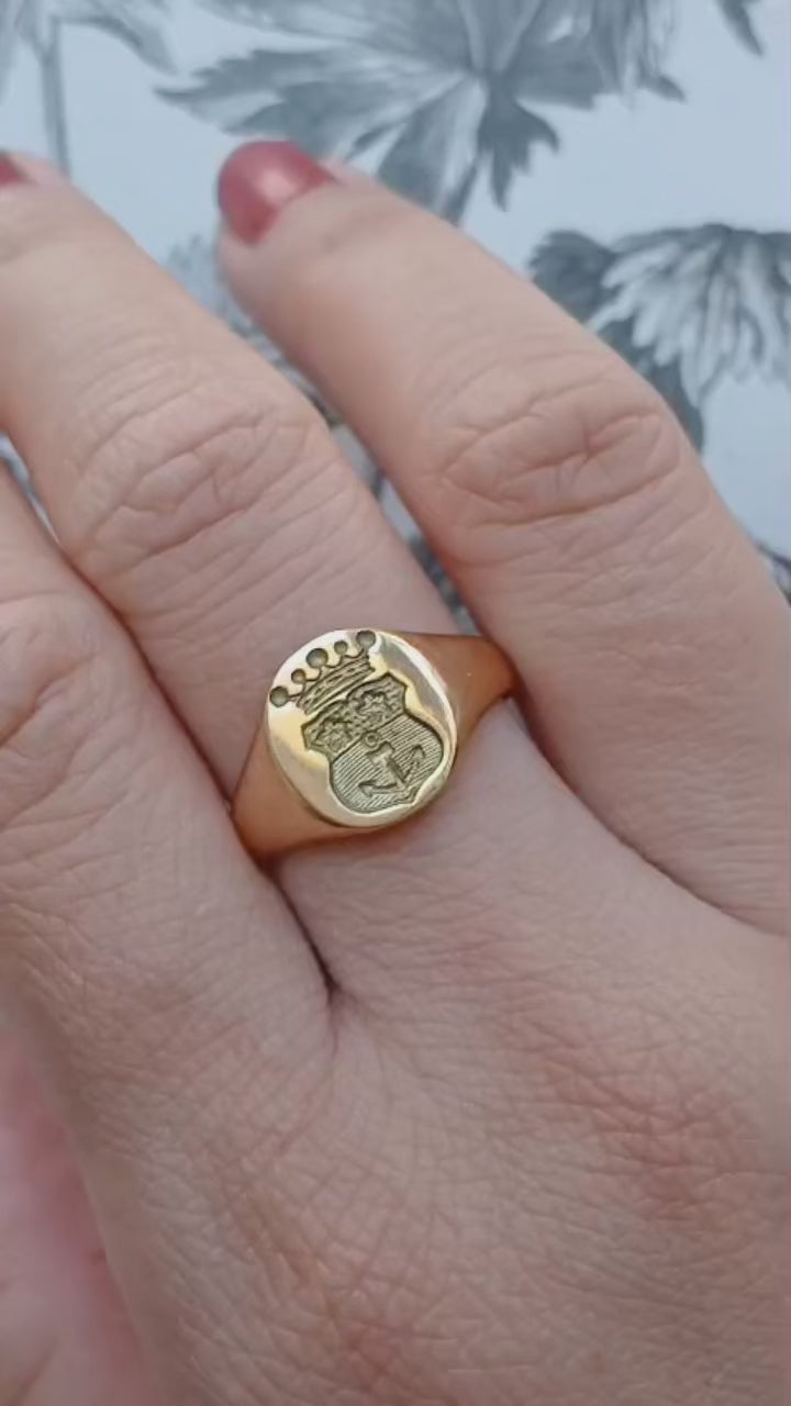 French antique 18K yellow gold signet ring with coat of arms
