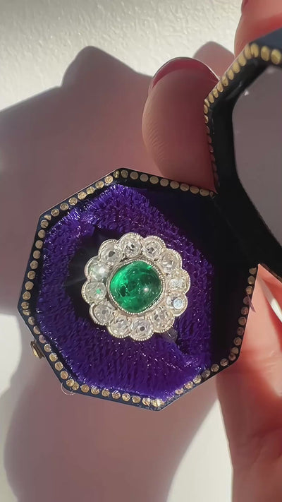 French Edwardian (Belle époque) platinum emerald diamond cluster ring