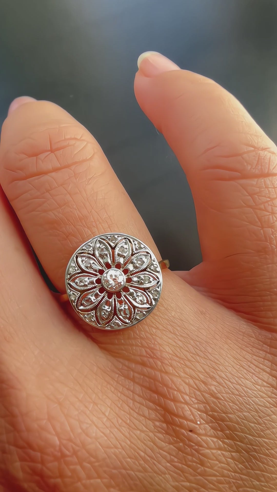 Edwardian 18K gold platinum daisy flower diamond ring