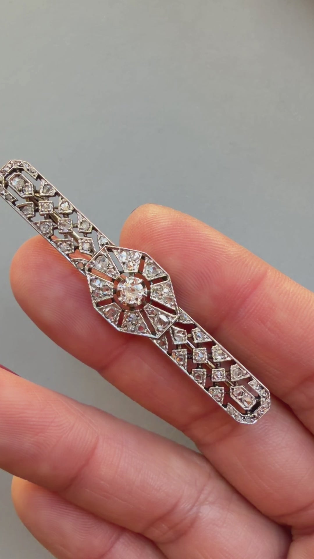 Art Deco 18K white gold diamond brooch
