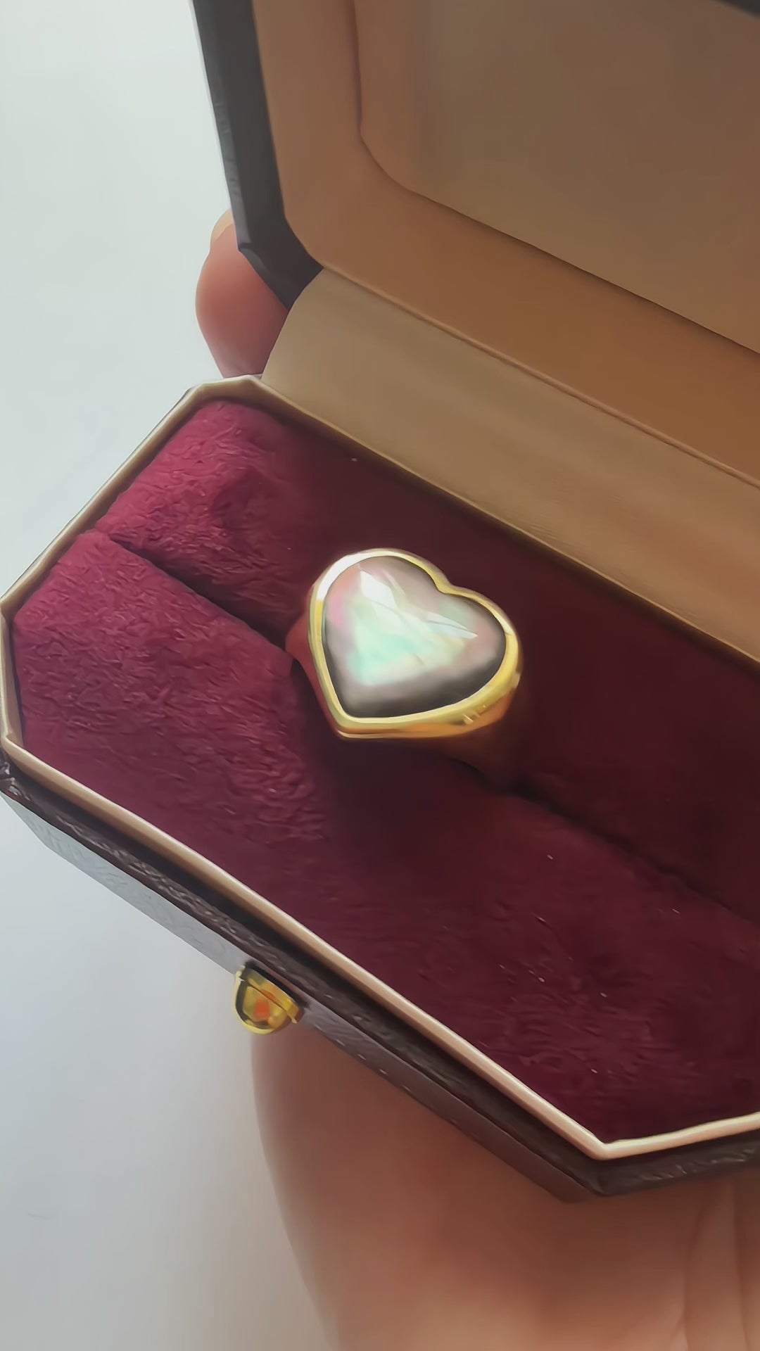 Vintage Boucheron 18K yellow gold heart signet ring