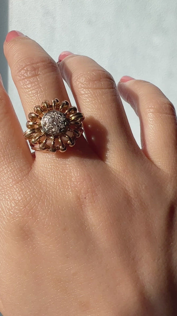 Vintage 18K gold diamond retro ring