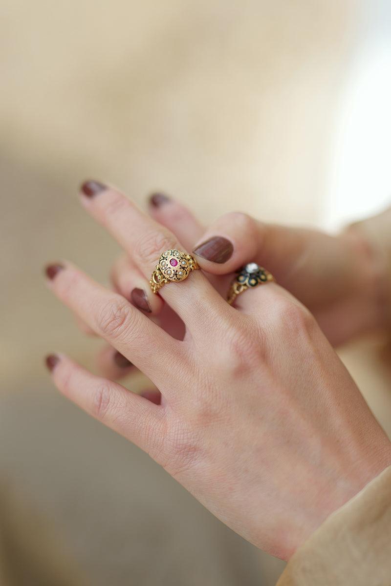 Very rare antique 18K gold ruby pearl black enamel secret box poison ring - Curiously timeless