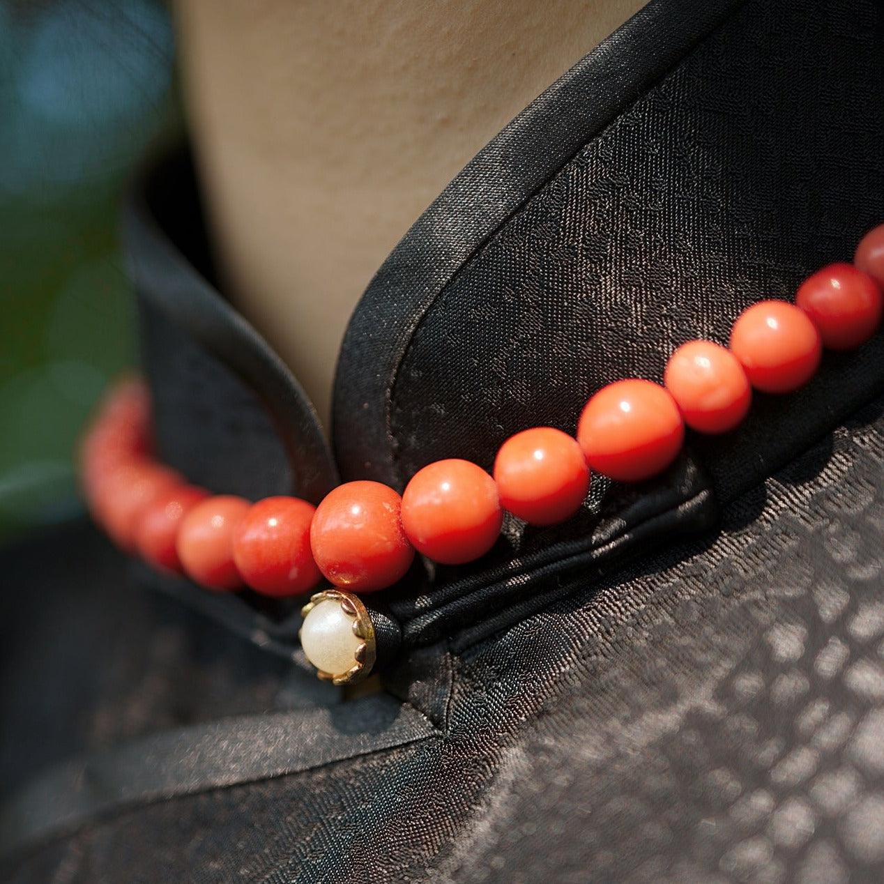 Natural coral beads necklace with 18K gold clasp - Curiously timeless