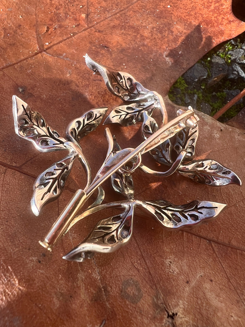 Important Art Nouveau era 18K gold diamond leaves brooch