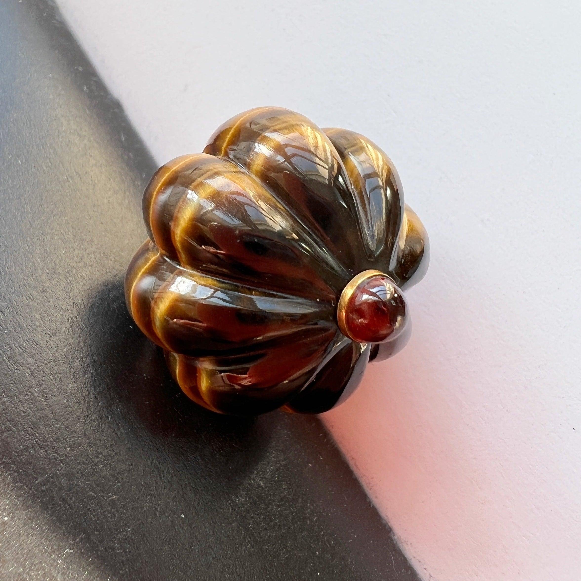 Lovely 18K gold Tiger’s Eye and garnet pumpkin pendant - Curiously timeless