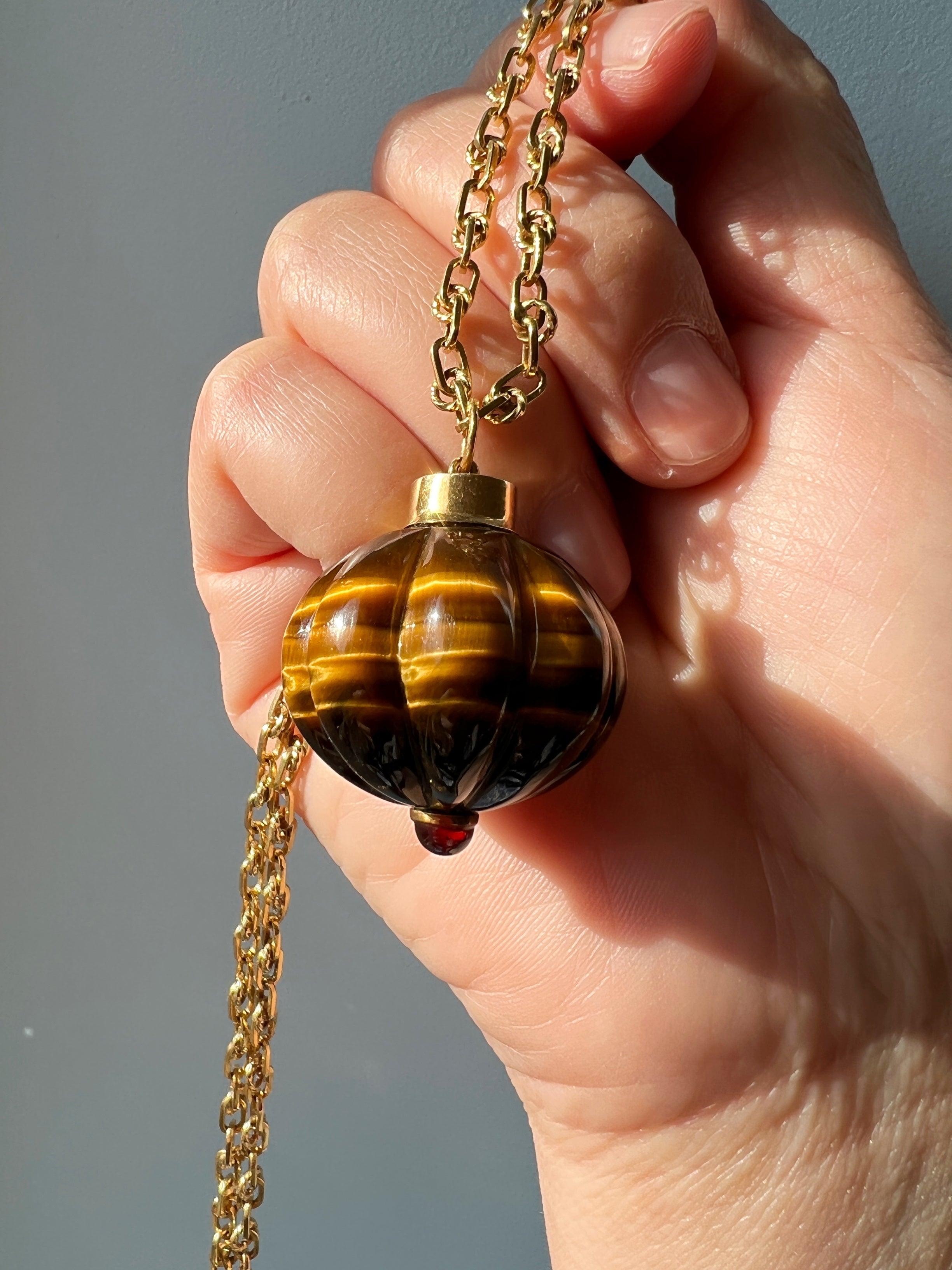 Lovely 18K gold Tiger’s Eye and garnet pumpkin pendant - Curiously timeless