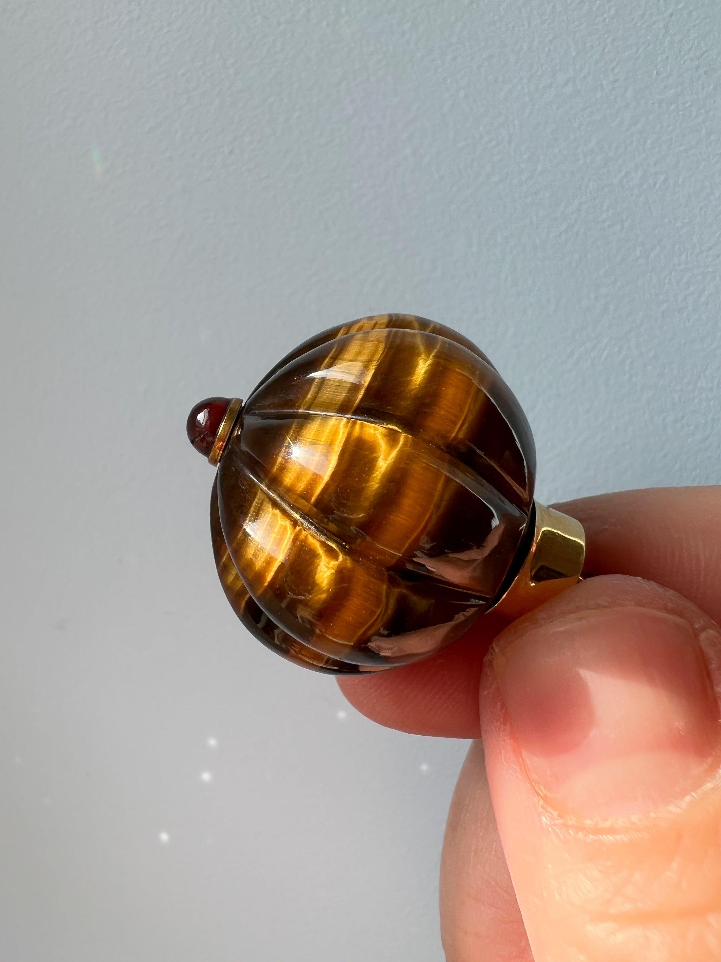 Lovely 18K gold Tiger’s Eye and garnet pumpkin pendant - Curiously timeless