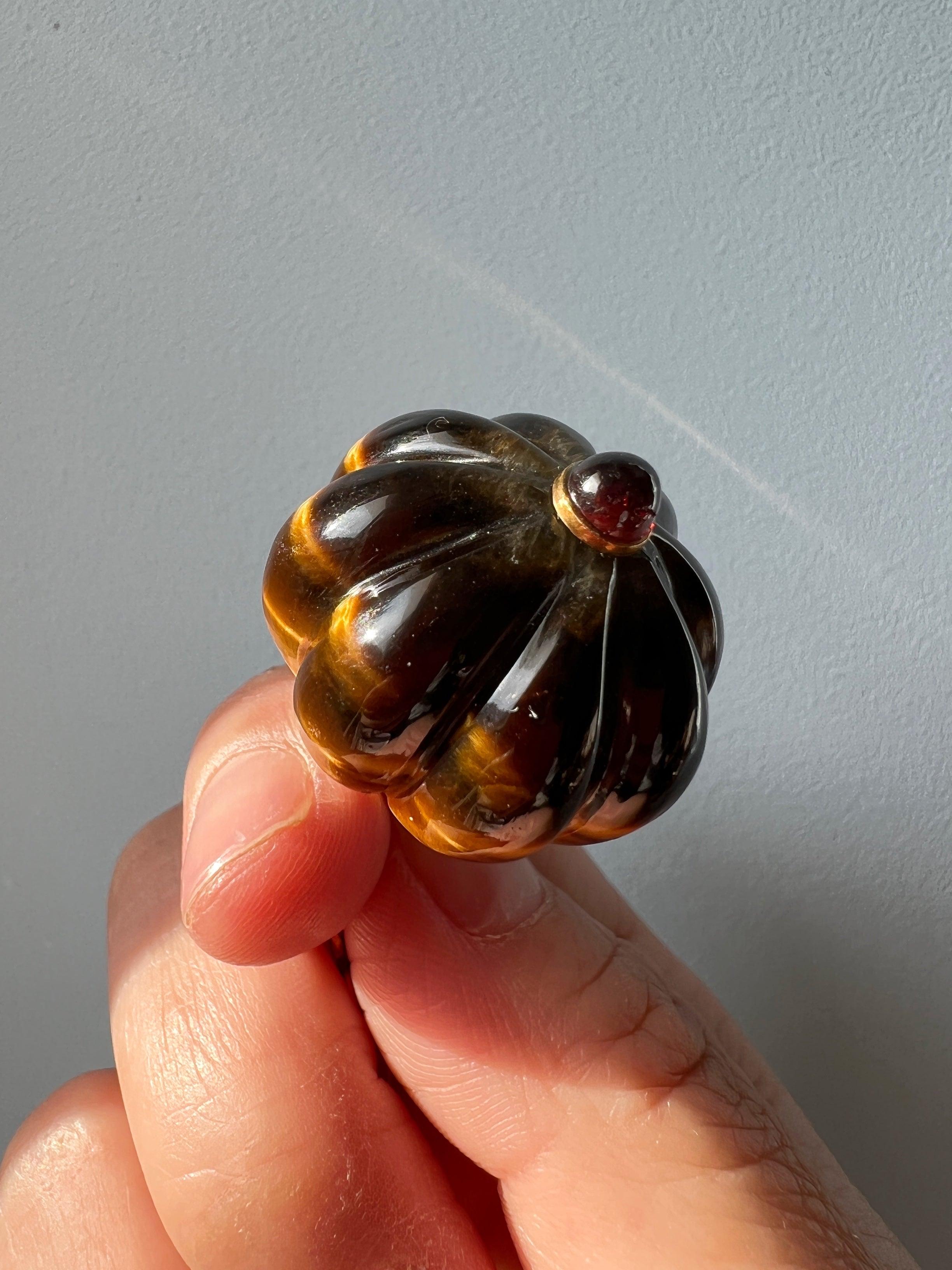 Lovely 18K gold Tiger’s Eye and garnet pumpkin pendant - Curiously timeless