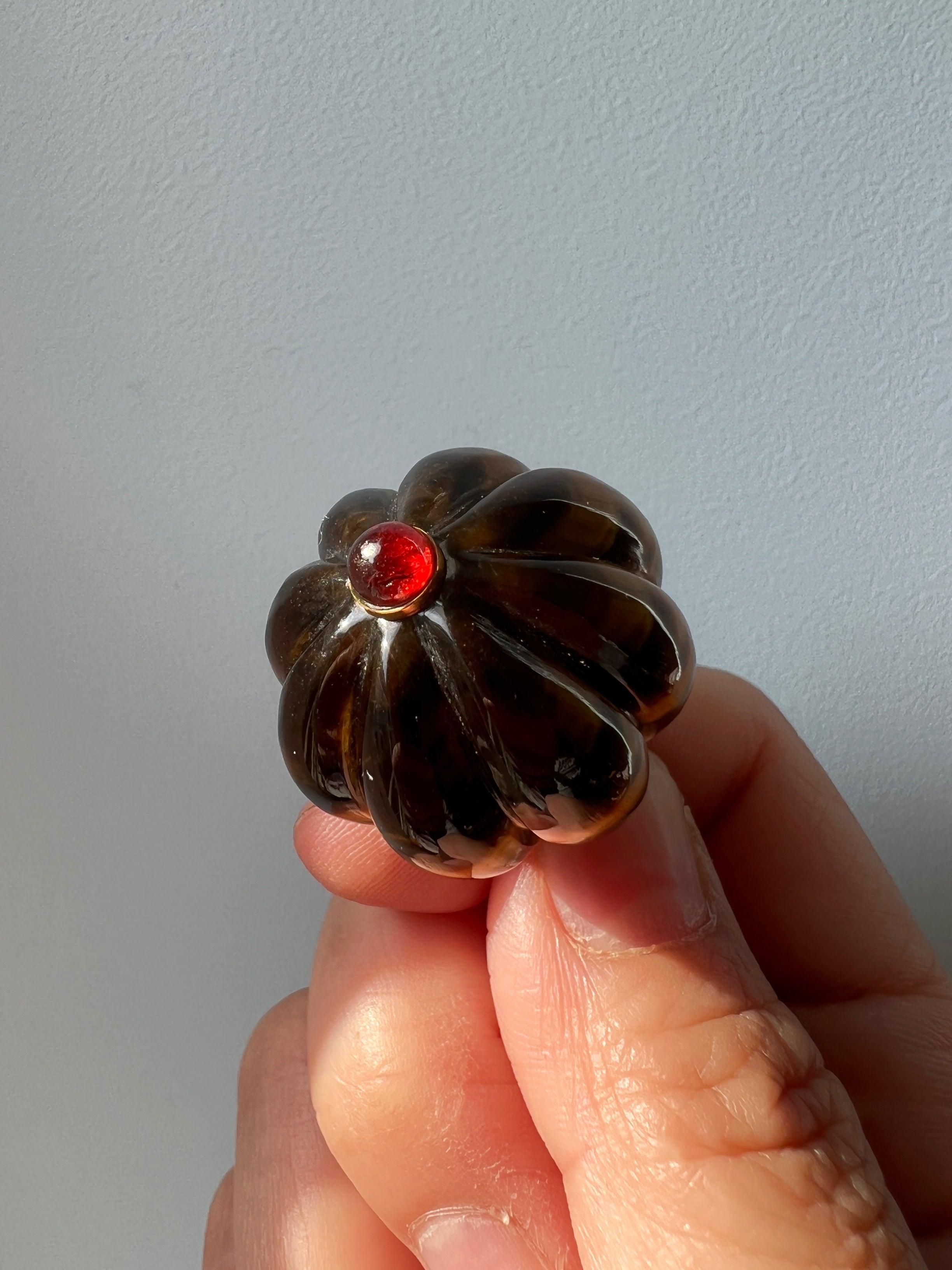 Lovely 18K gold Tiger’s Eye and garnet pumpkin pendant - Curiously timeless