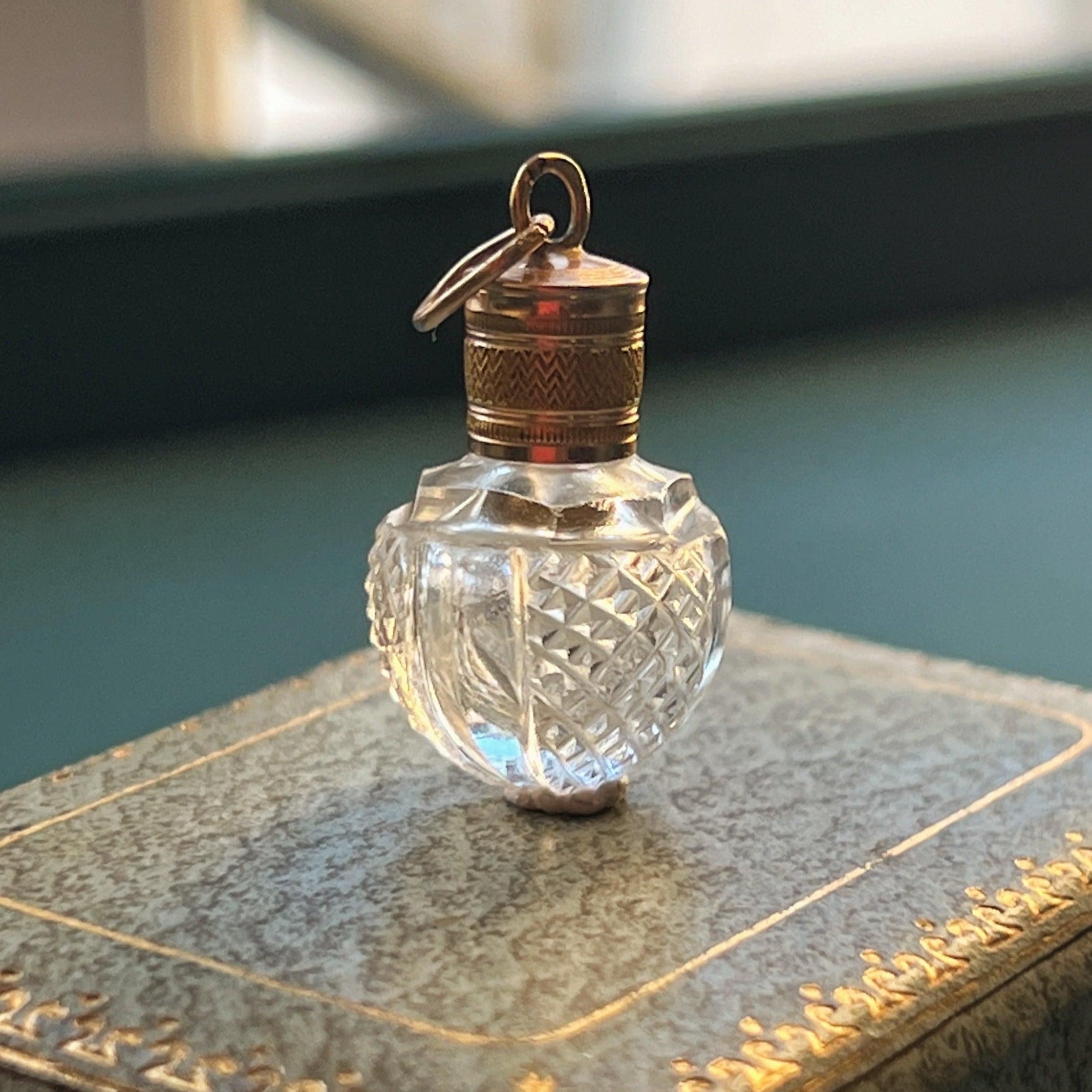 Very sweet French 19th century 18k gold perfume bottle pendant - Curiously timeless