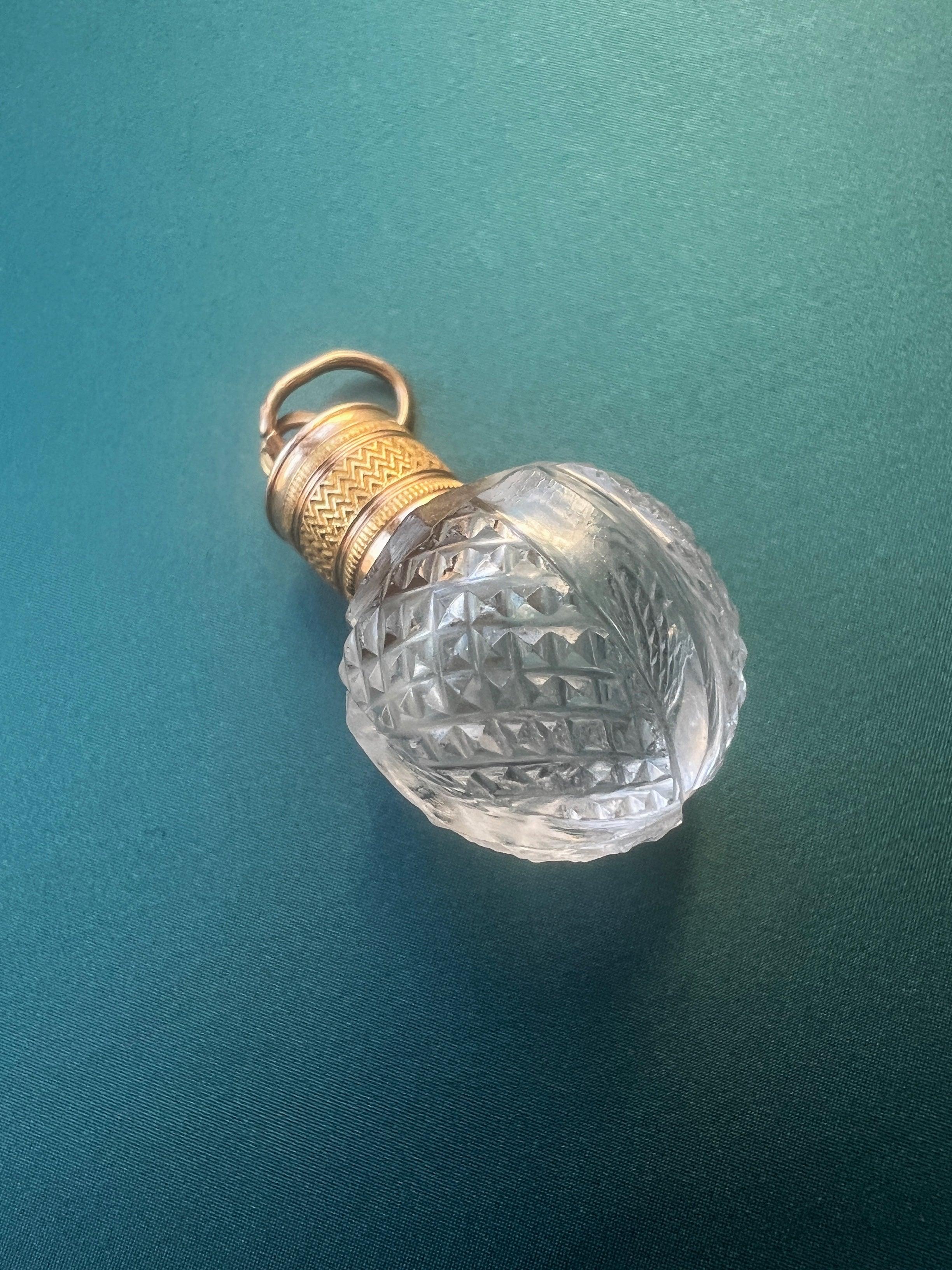 Very sweet French 19th century 18k gold perfume bottle pendant - Curiously timeless