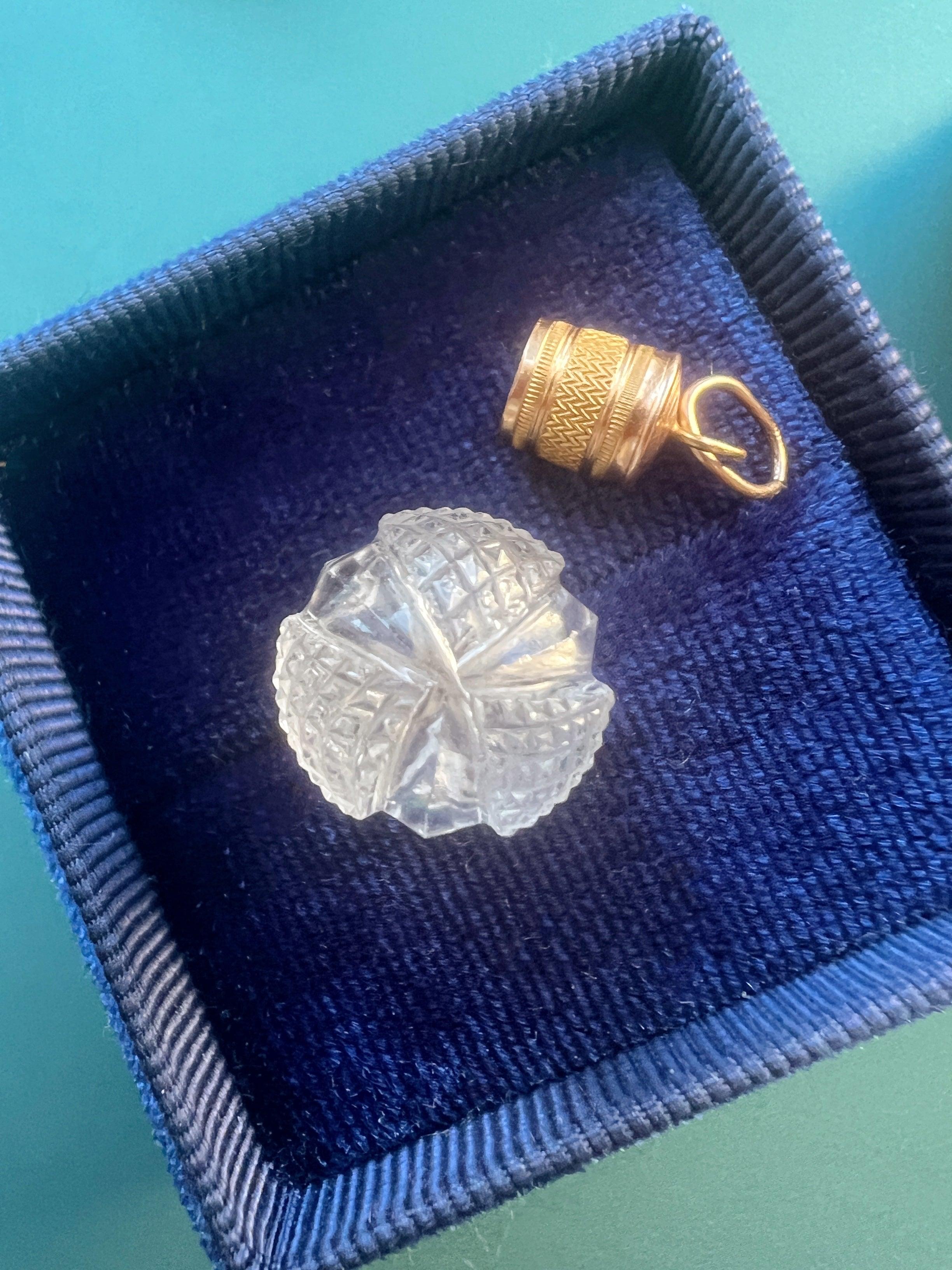 Very sweet French 19th century 18k gold perfume bottle pendant - Curiously timeless