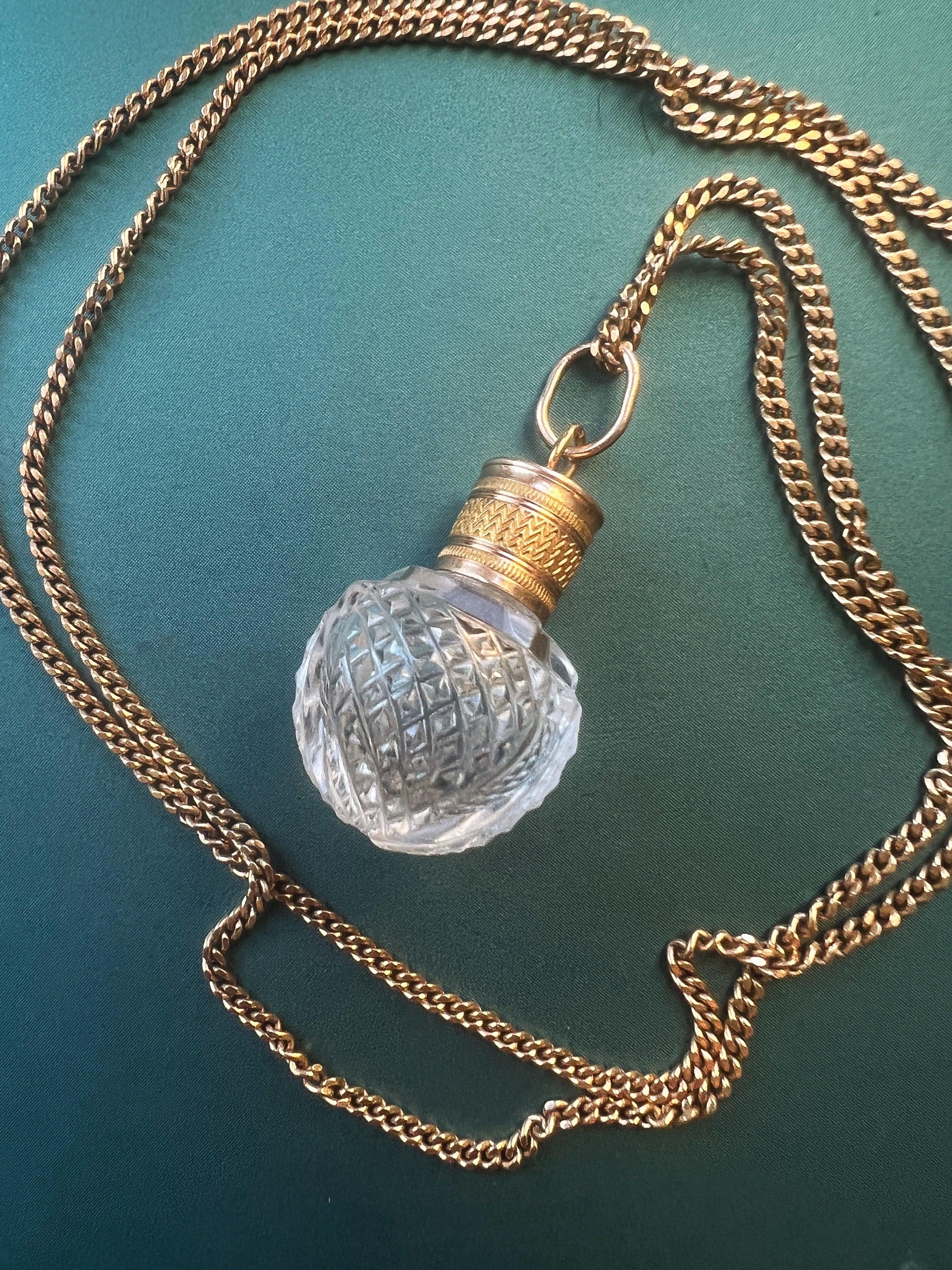 Very sweet French 19th century 18k gold perfume bottle pendant - Curiously timeless