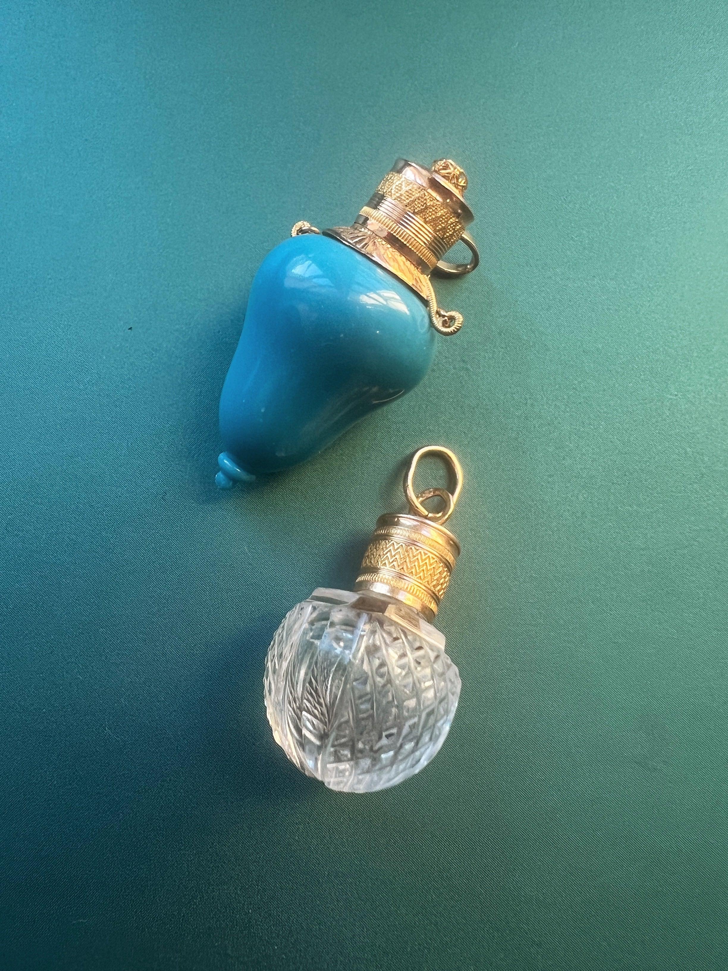 Very sweet French 19th century 18k gold perfume bottle pendant - Curiously timeless