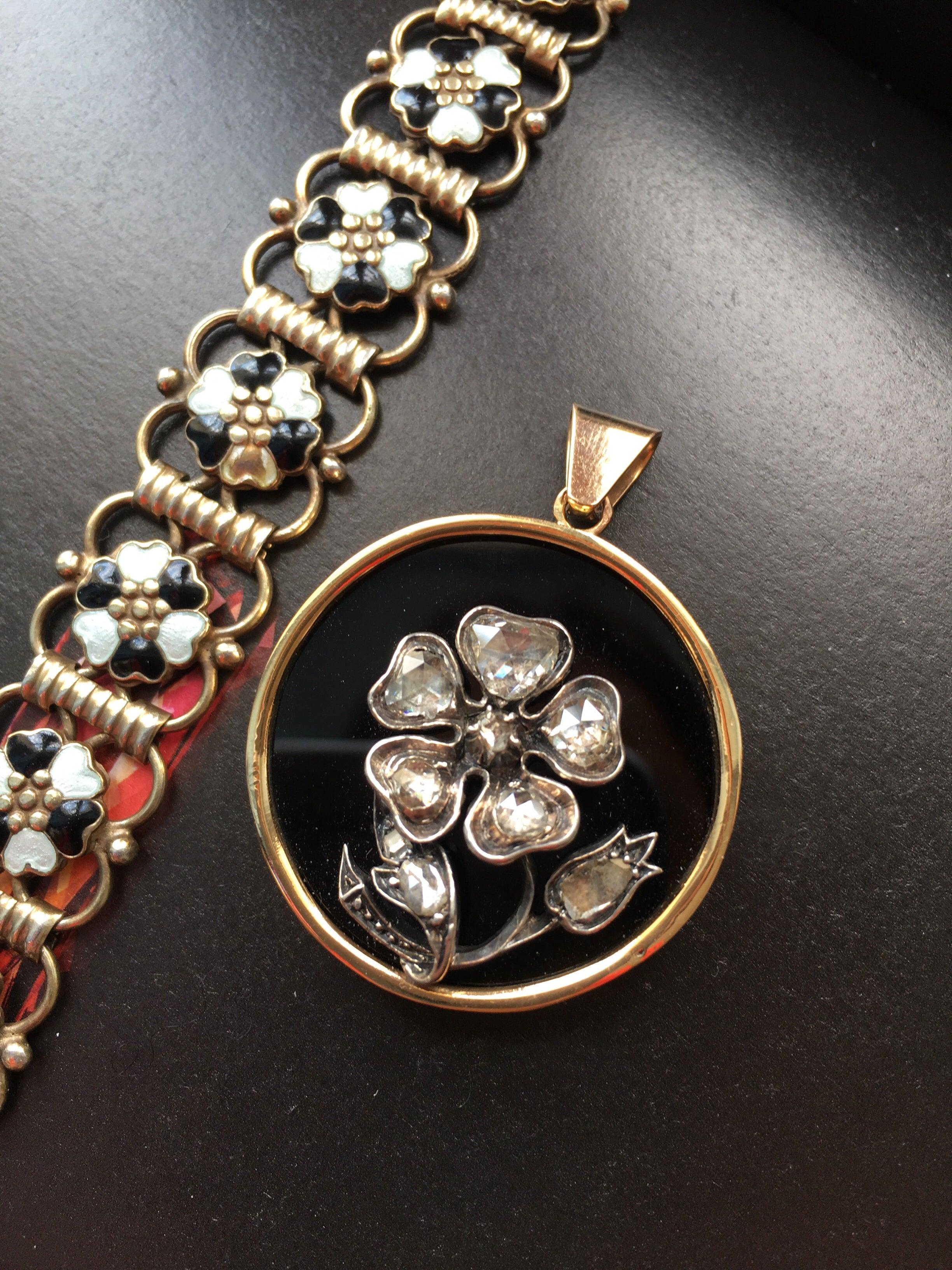 Magnificent Victorian 18K gold rose cut diamonds onyx pansy flower medaillon pendant - Curiously timeless