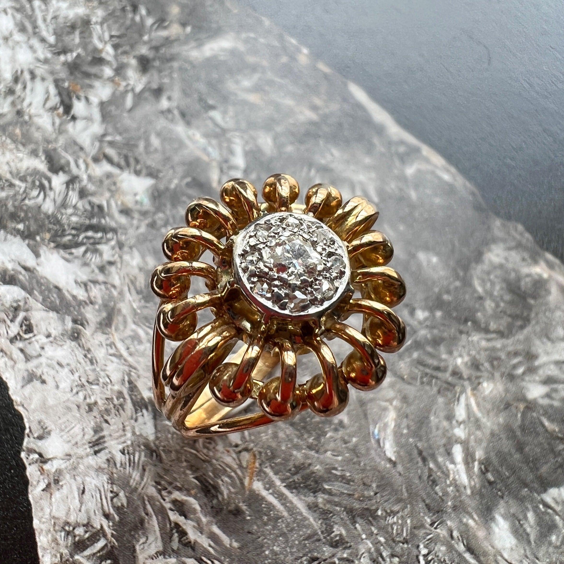 Vintage 18K gold diamond retro ring - Curiously timeless